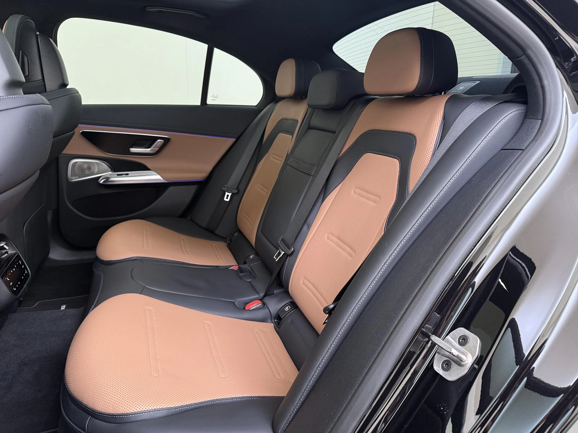 Mercedes-Benz-E-Klasse-image-15