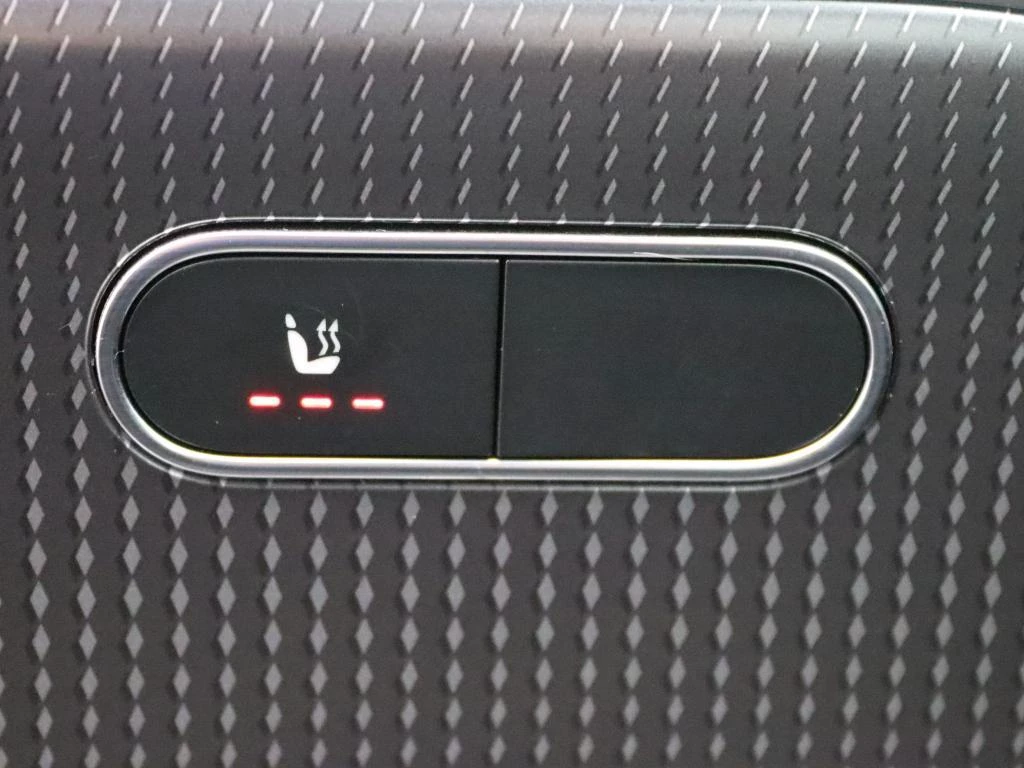 Mercedes-Benz GLA 180 Business Line + TREKHAAK + CAMERA + LED +