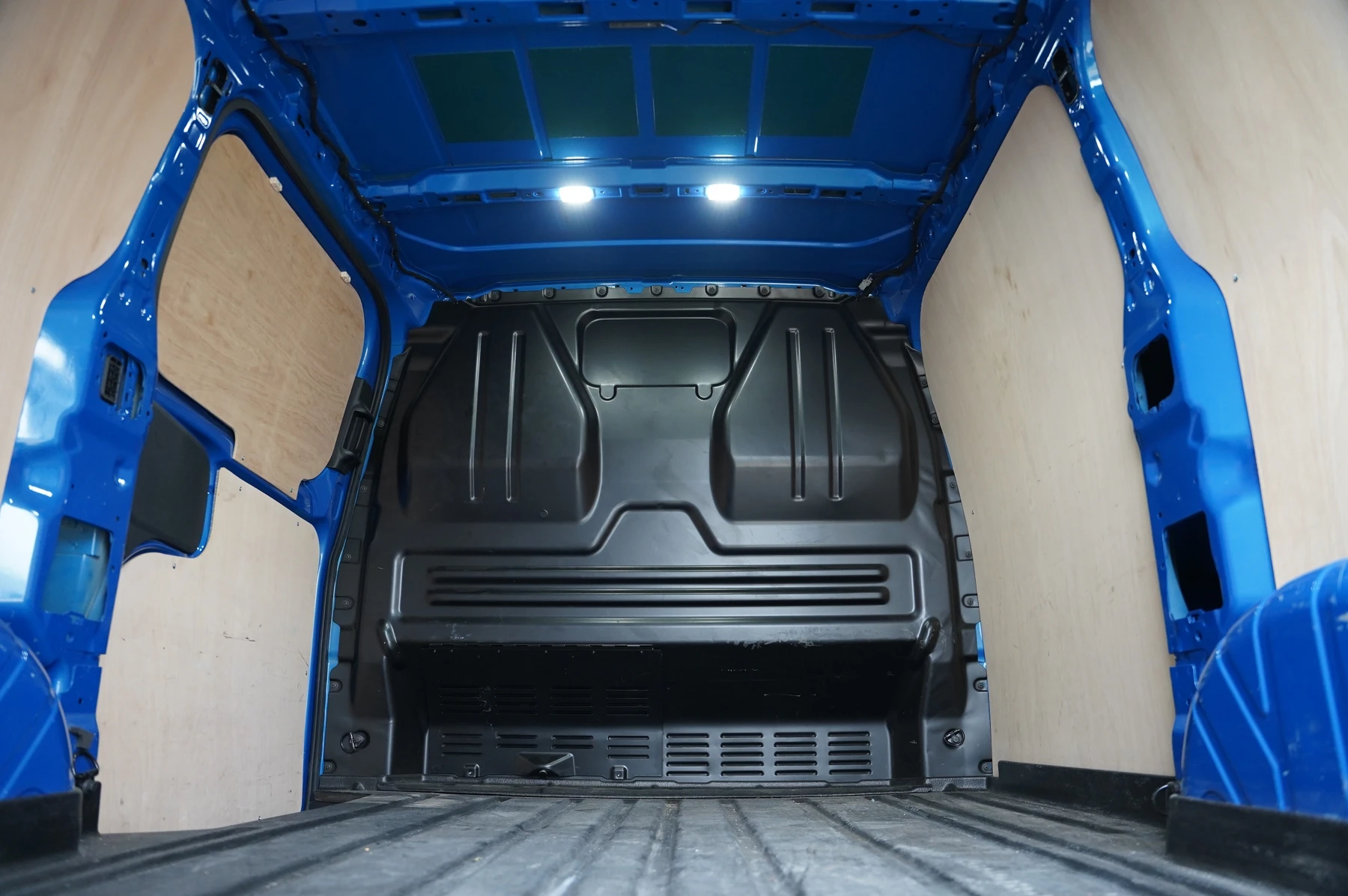 Volkswagen-Transporter-image-10