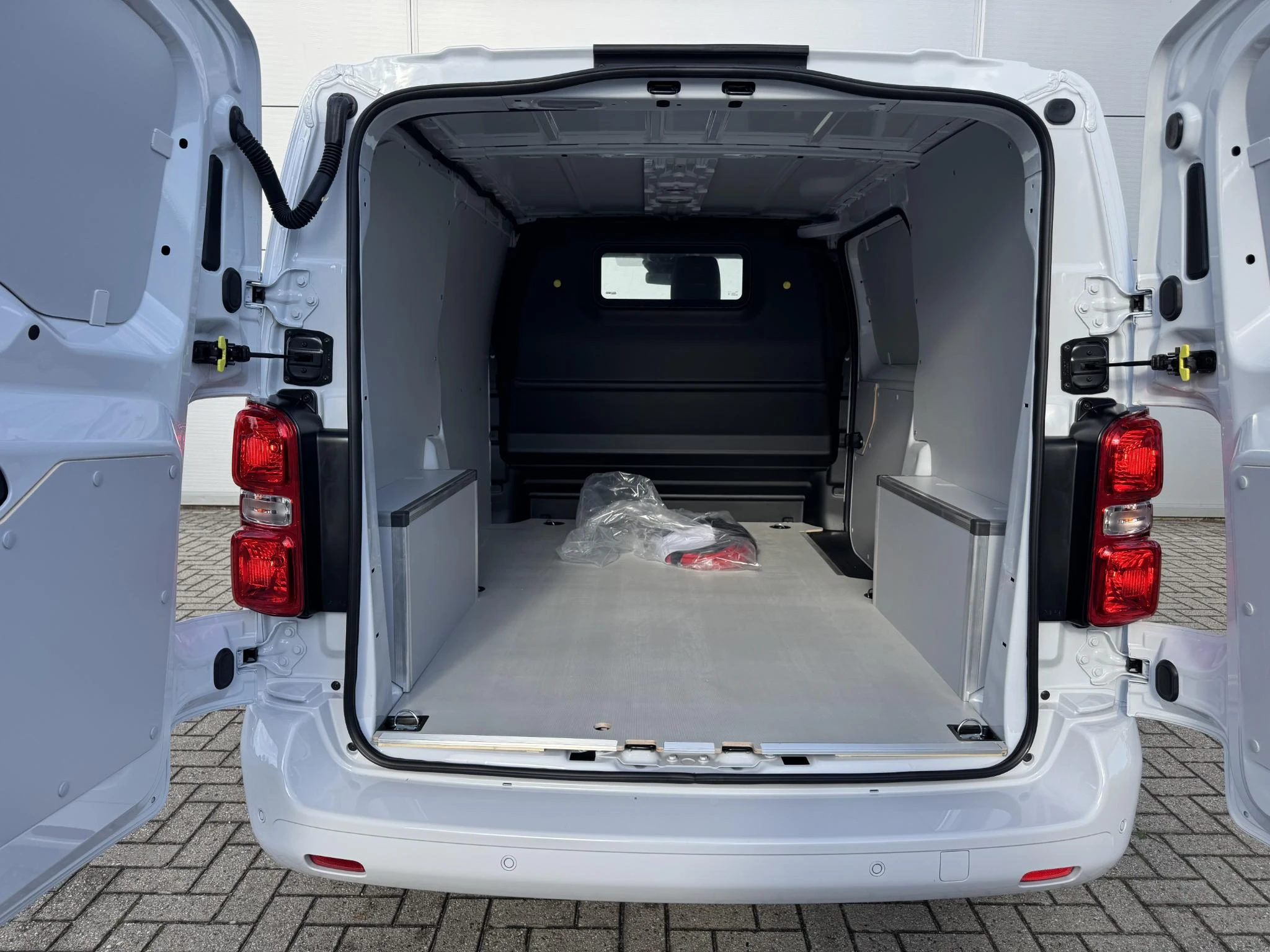 Peugeot-e-Expert-image-21
