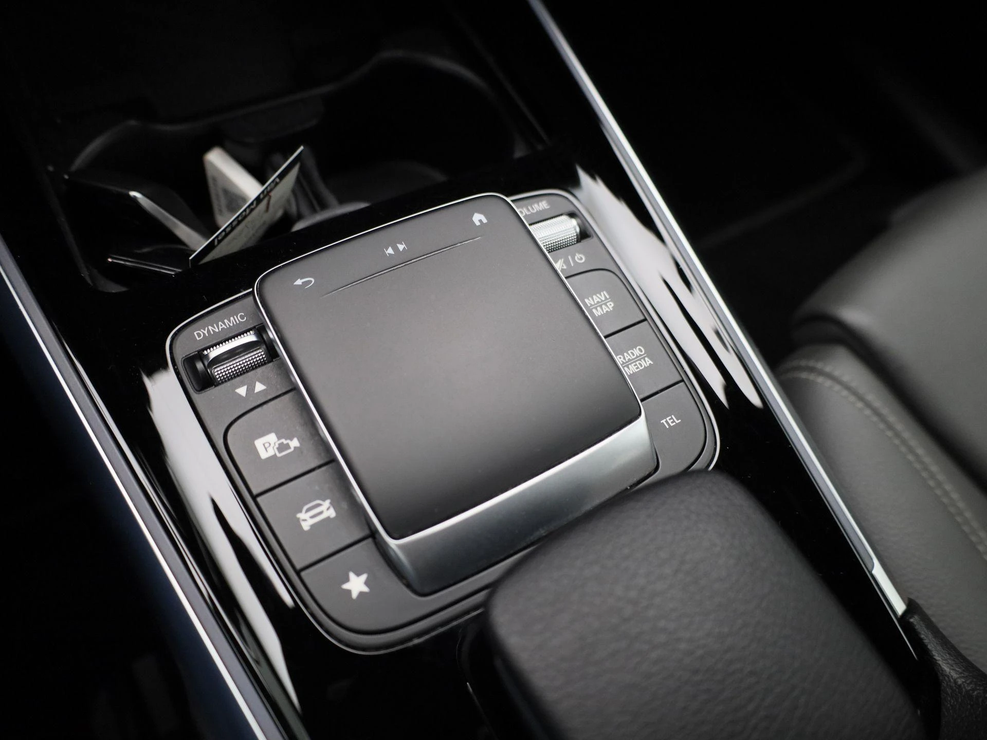 Mercedes-Benz-EQB-image-25