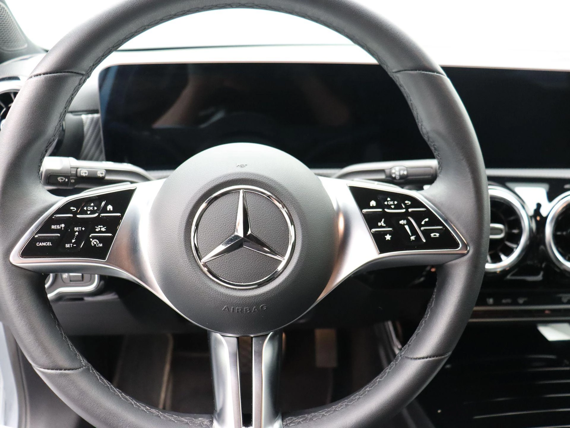 Mercedes-Benz Classe A 180 Business Line + CARPLAY + LED + CAMERA +
