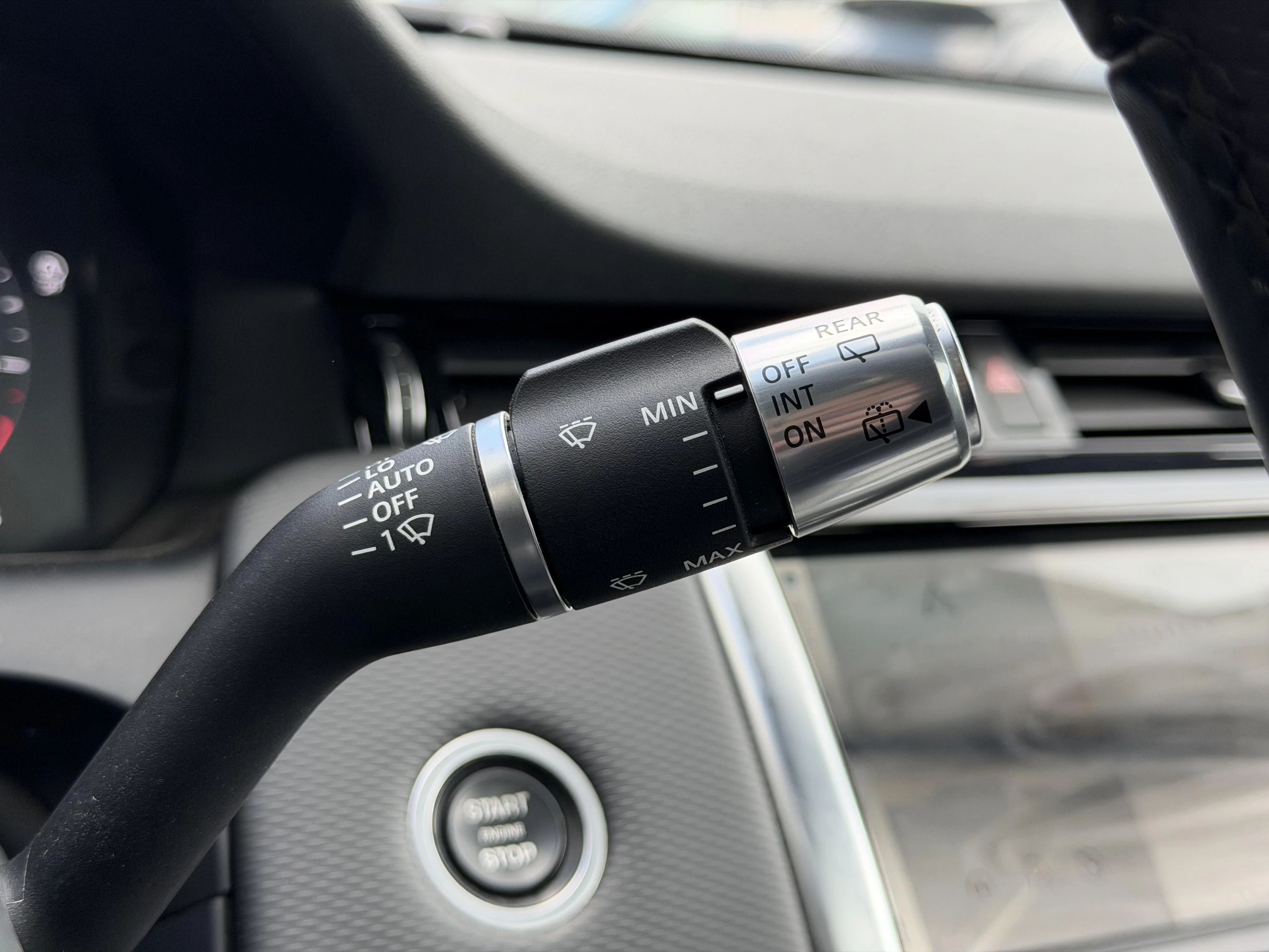 Land Rover-Discovery Sport-image-17