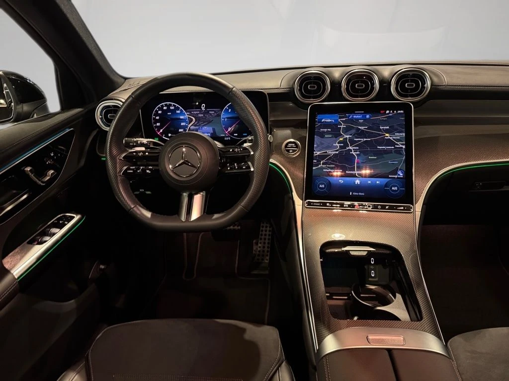 Mercedes-Benz-GLC 300 d-image-10