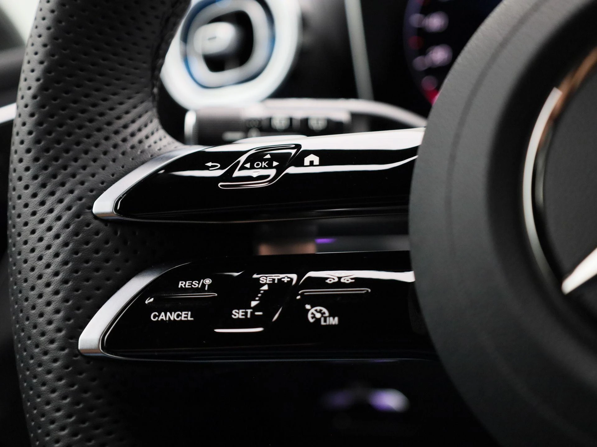 Mercedes-Benz-GLC-image-21