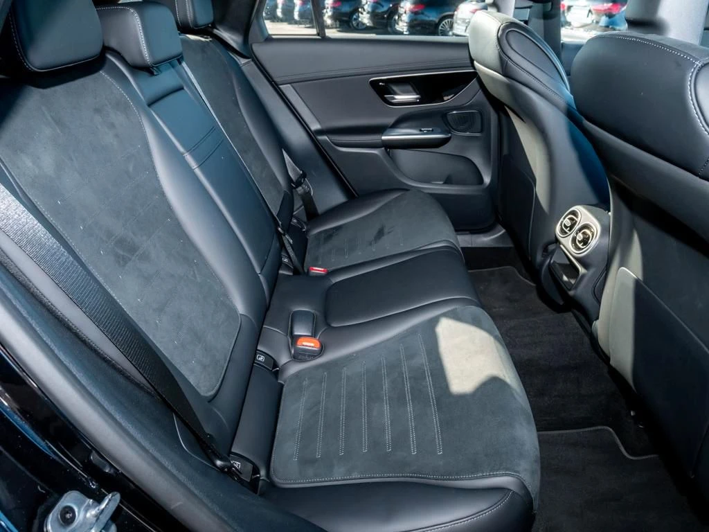 Mercedes-Benz-GLC 300 d-image-12