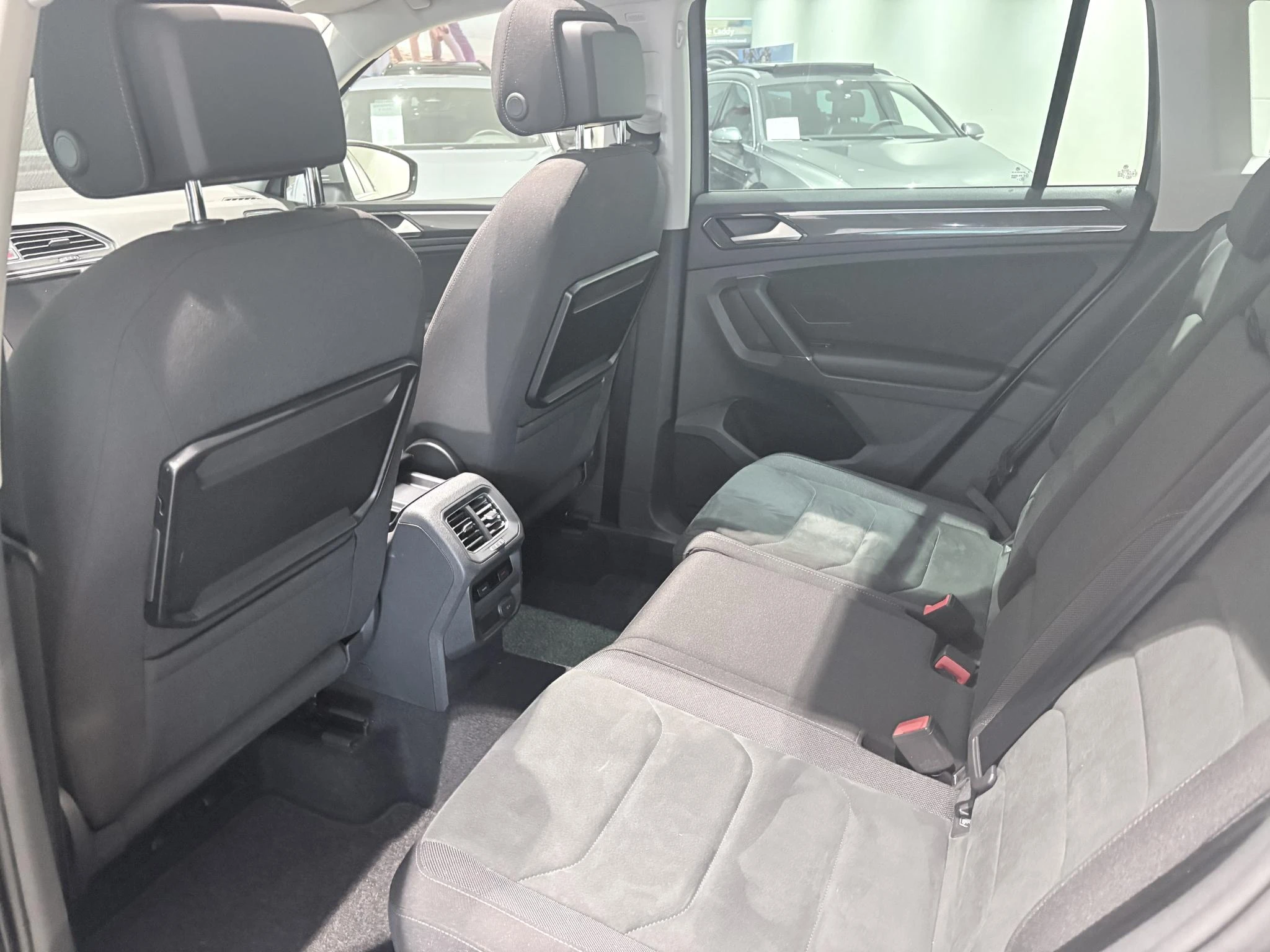 Volkswagen-Tiguan-image-9