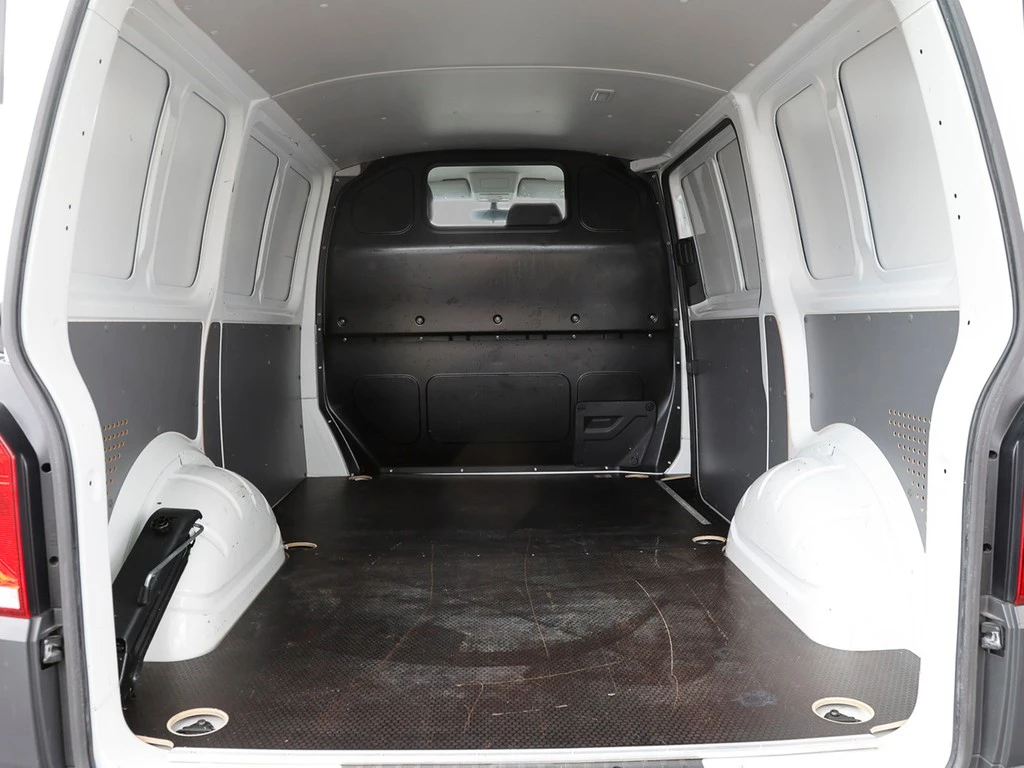 Volkswagen-Transporter-image-5