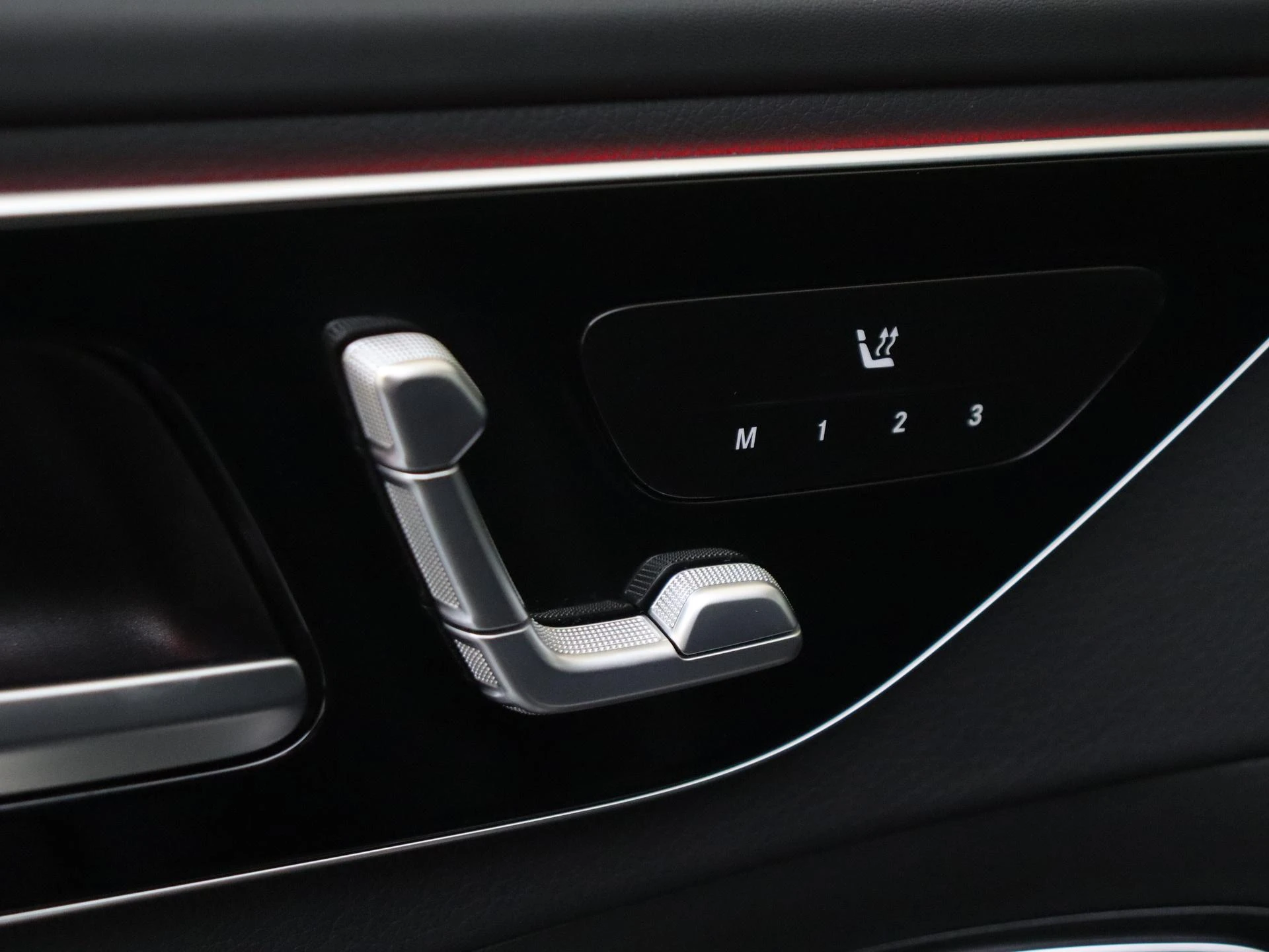 Mercedes-Benz-C-Klasse-image-25