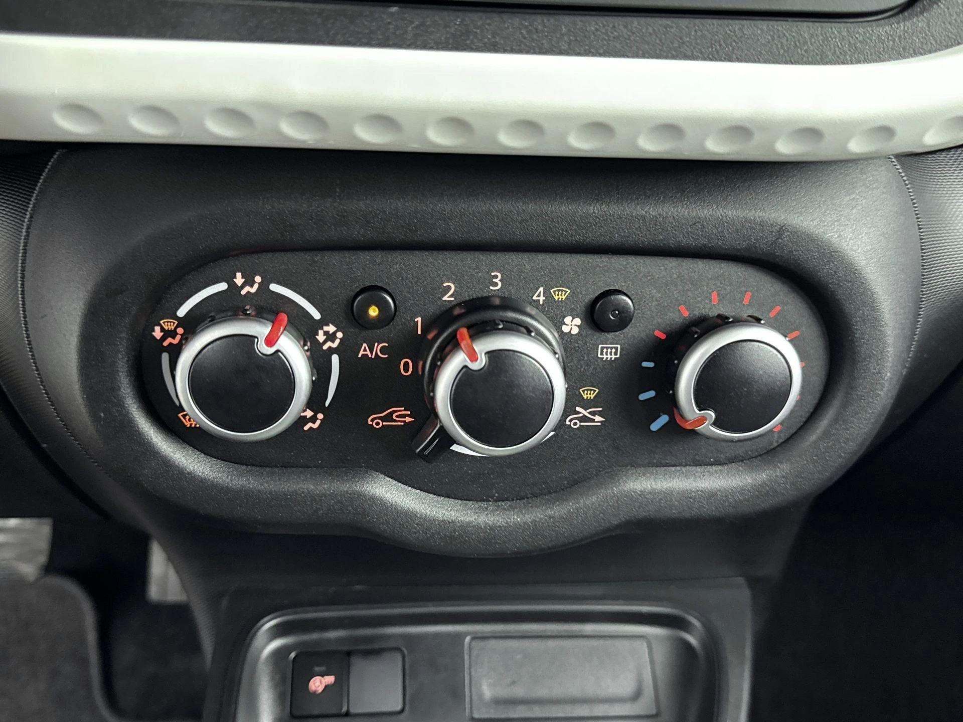 Renault-Twingo-image-16