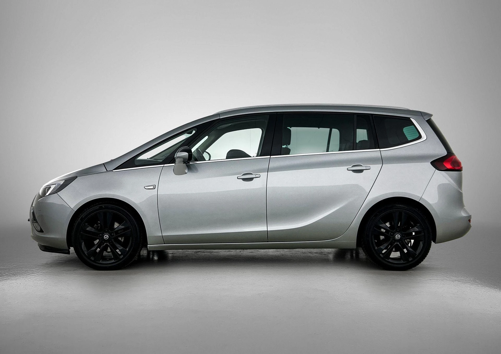 Opel-Zafira Tourer-image-1