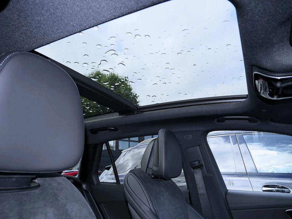 Mercedes-Benz-GLC 220 d-image-14
