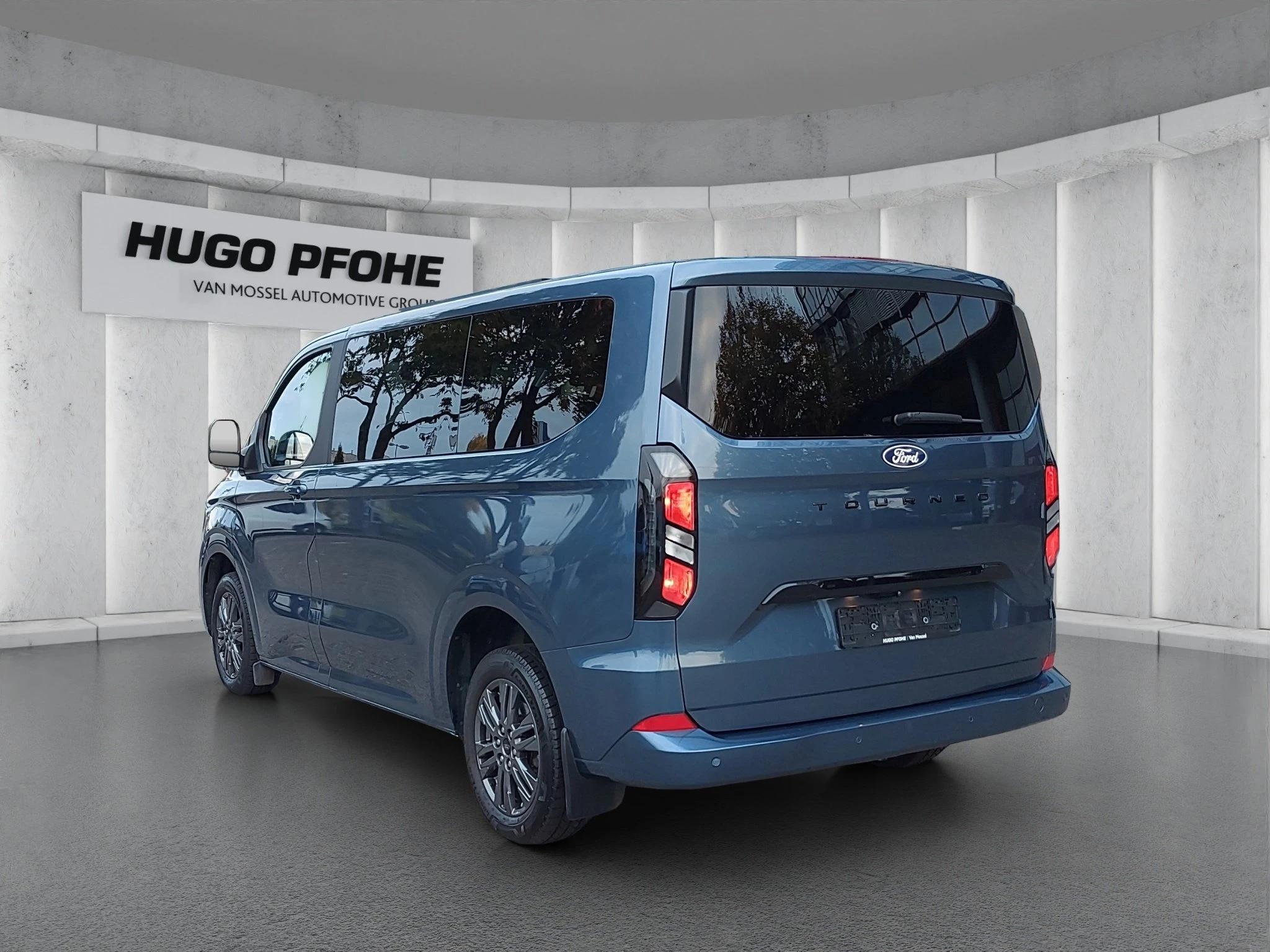 Ford-Tourneo Custom-image-2