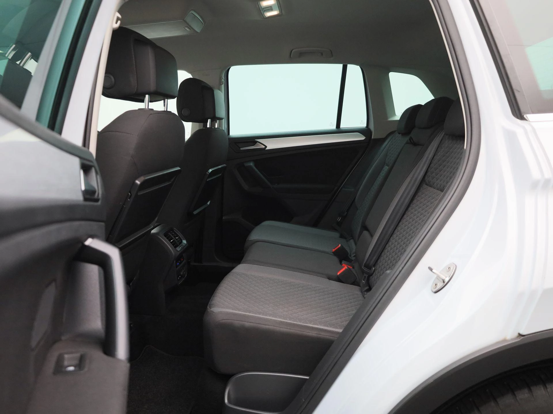 Volkswagen-Tiguan-image-11