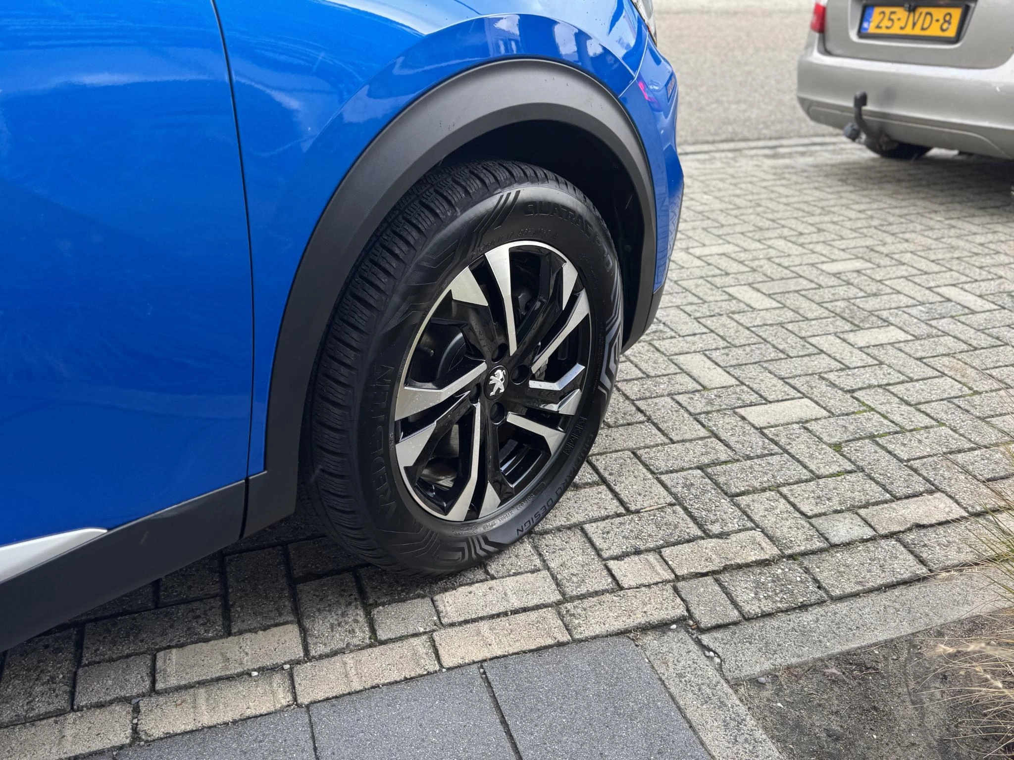 Peugeot-e-2008-image-17