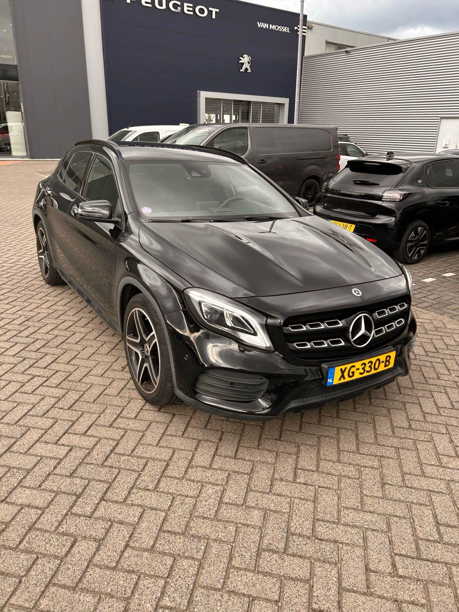 Mercedes-Benz-GLA-image-4