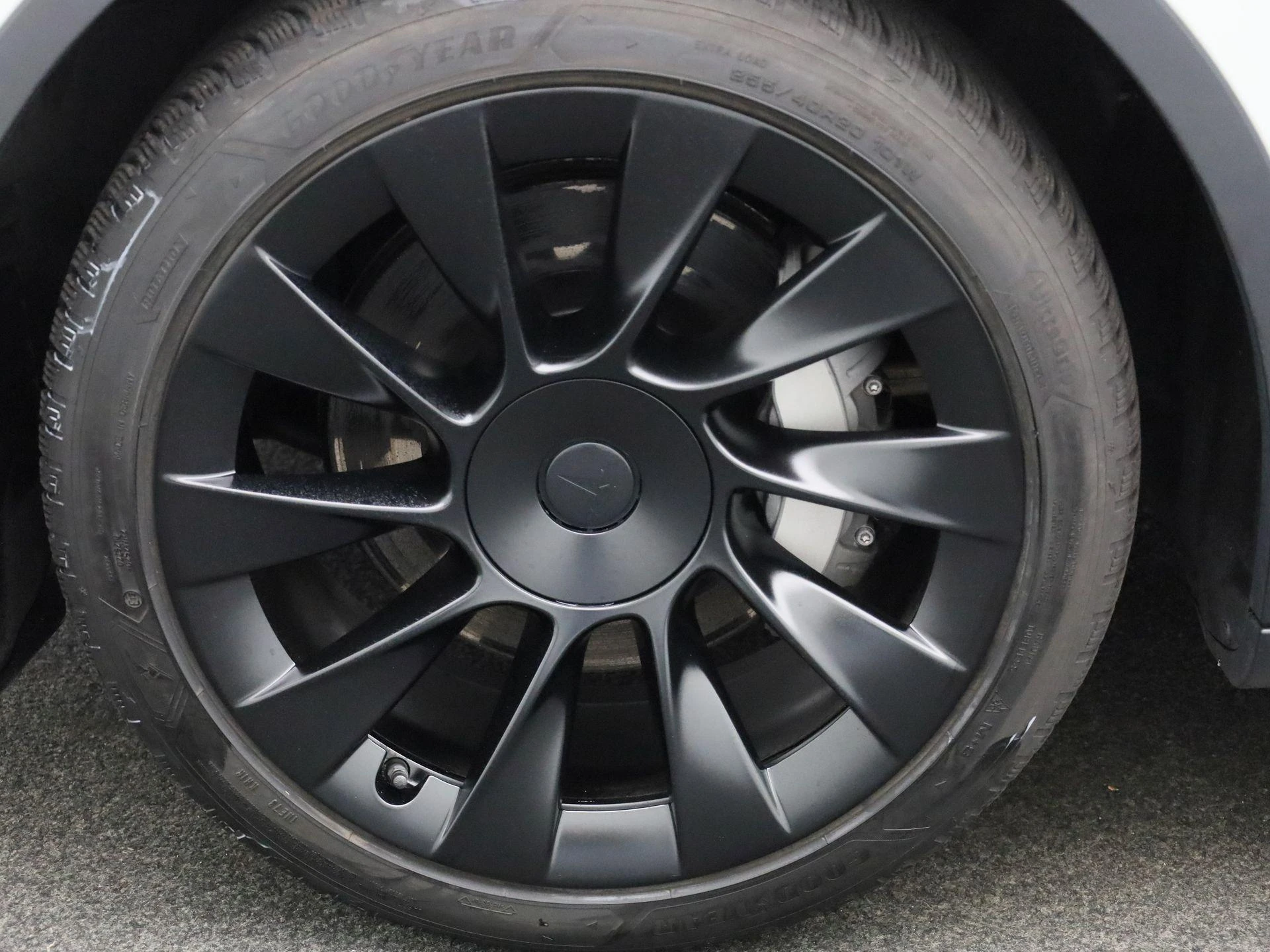 Tesla-Model Y-image-12