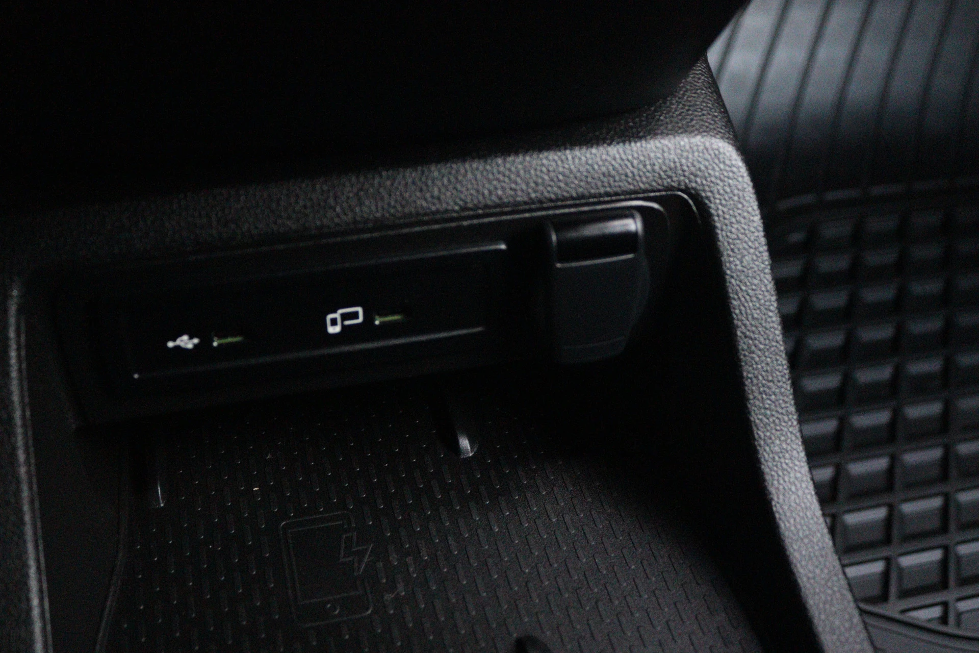 Mercedes-Benz-eCitan-image-12
