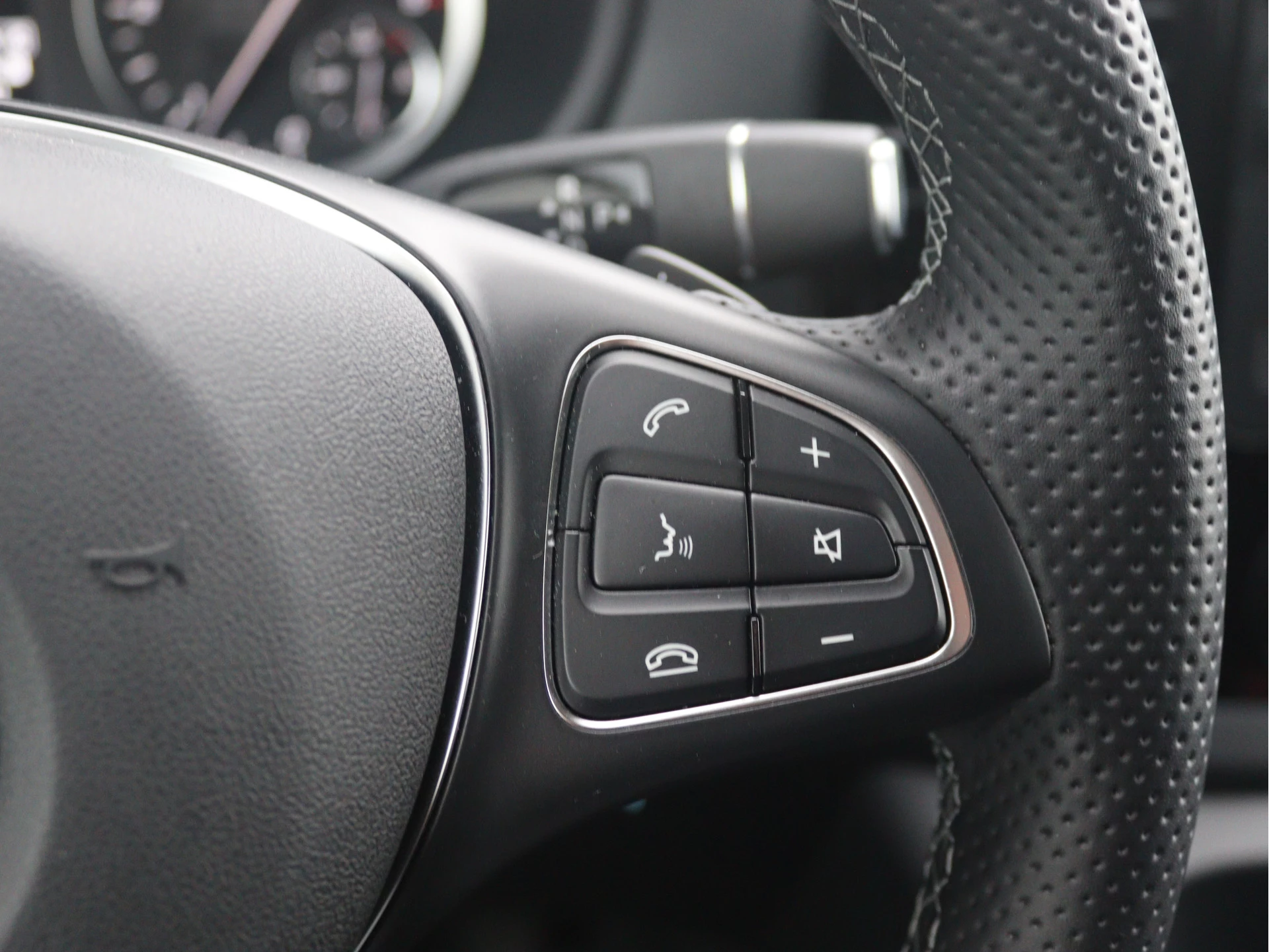 Mercedes-Benz-Vito-image-8