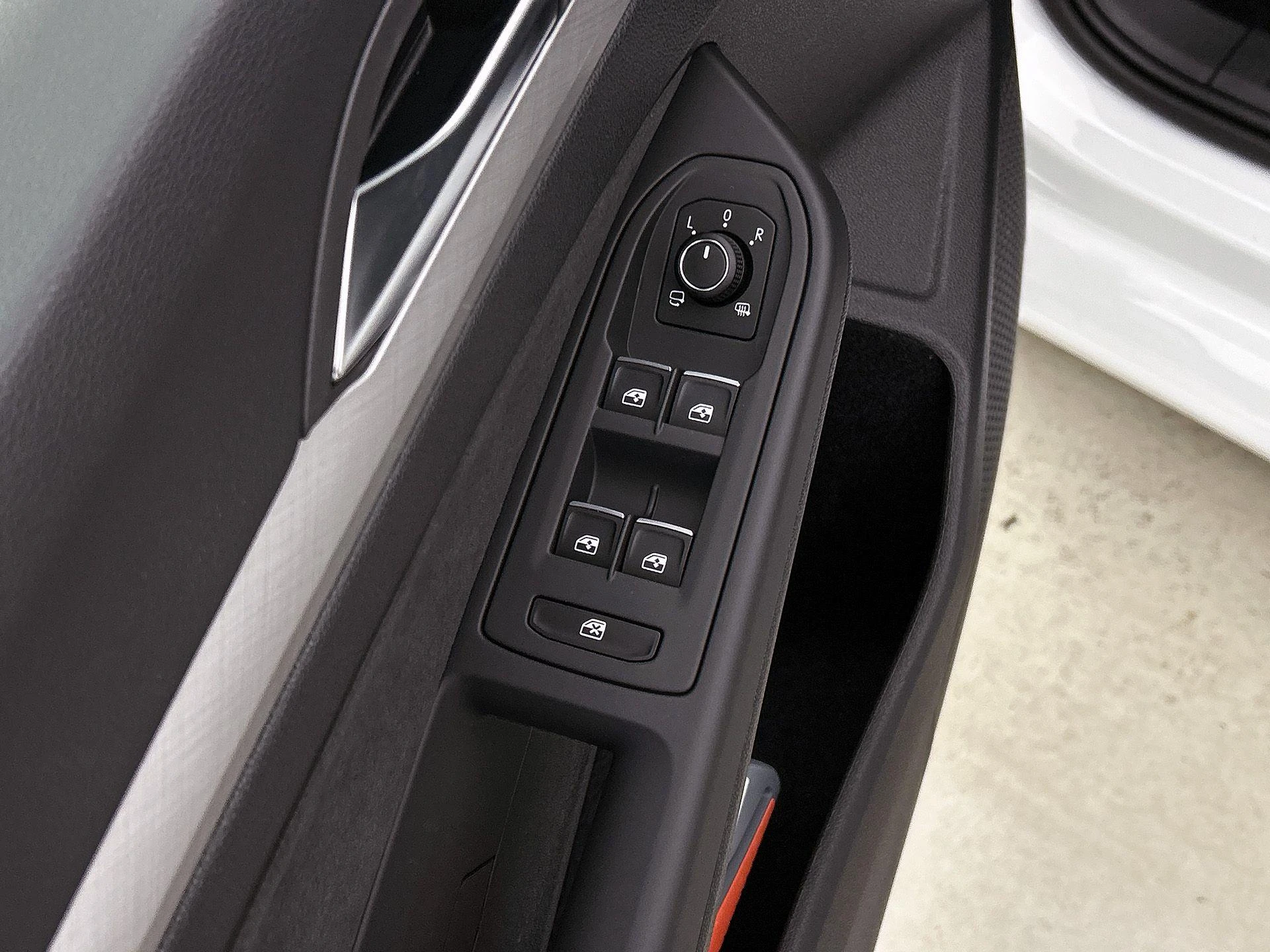 Volkswagen-Golf-image-23