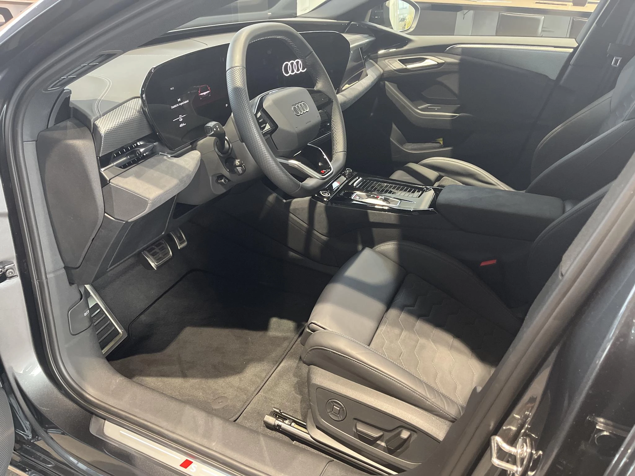 Audi-A6 Avant e-tron-image-5