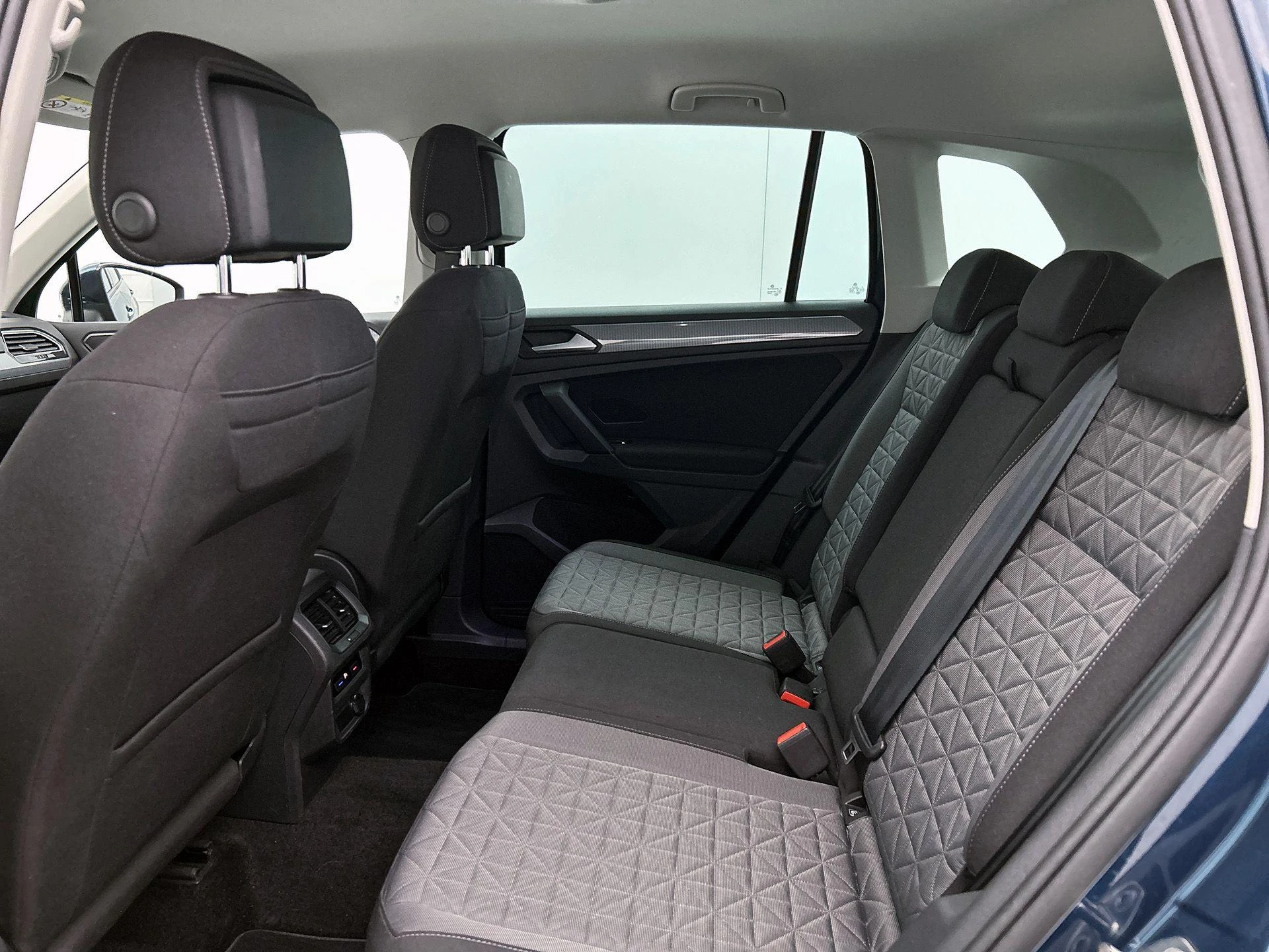 Volkswagen-Tiguan-image-26