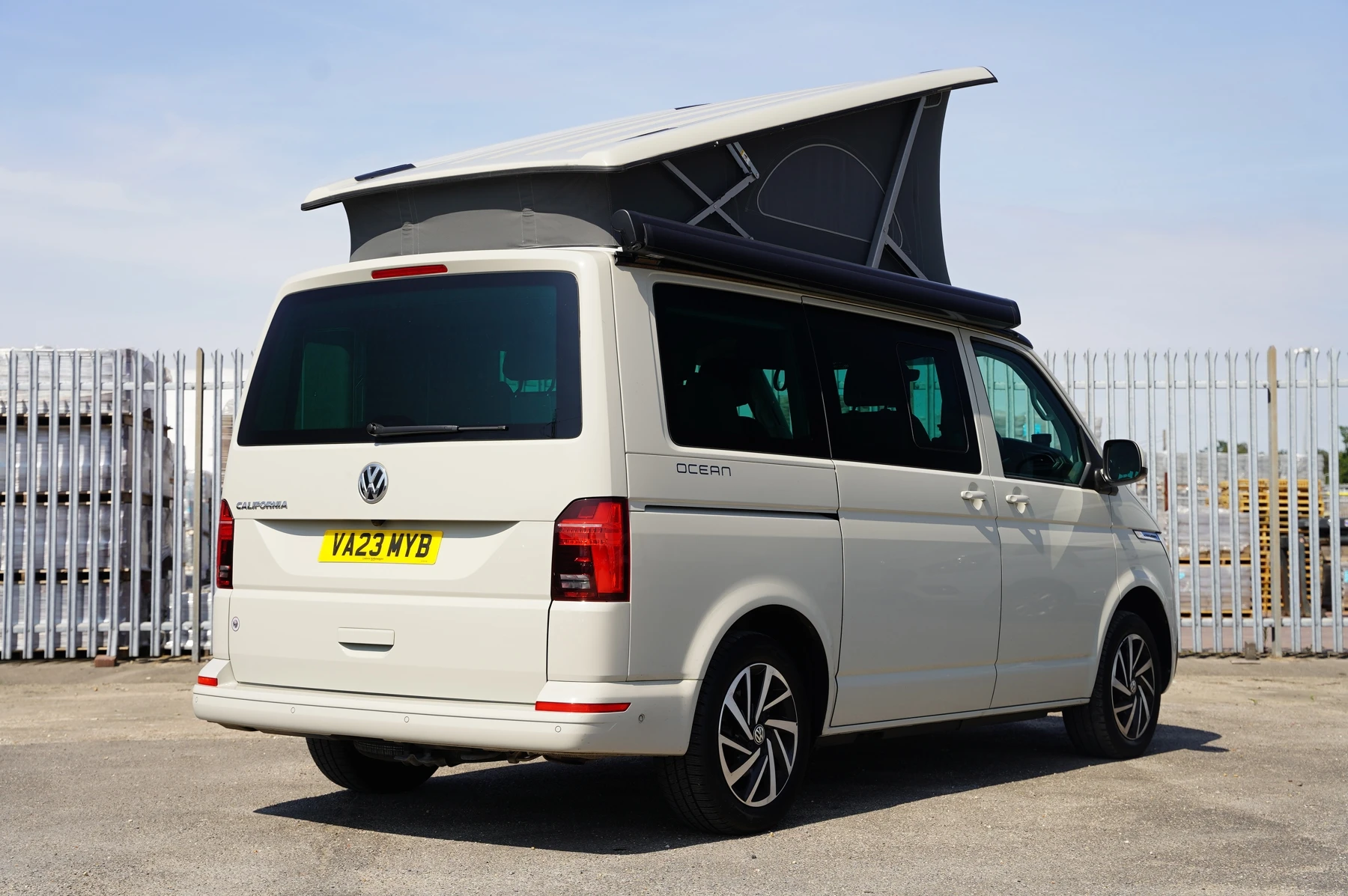 Volkswagen-California-image-12