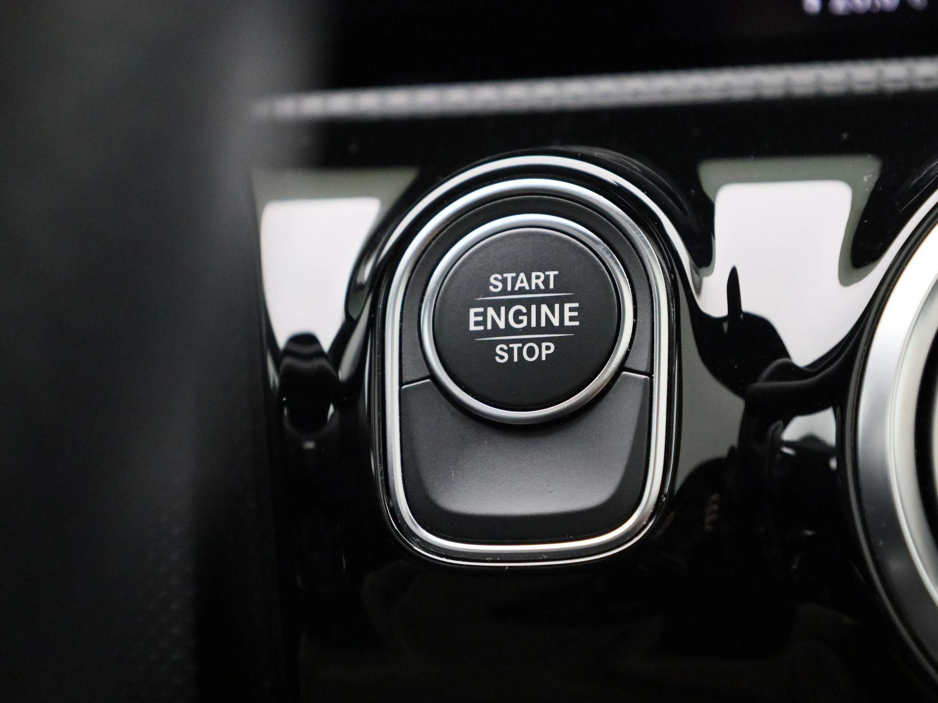 Mercedes-Benz-CLA-image-23