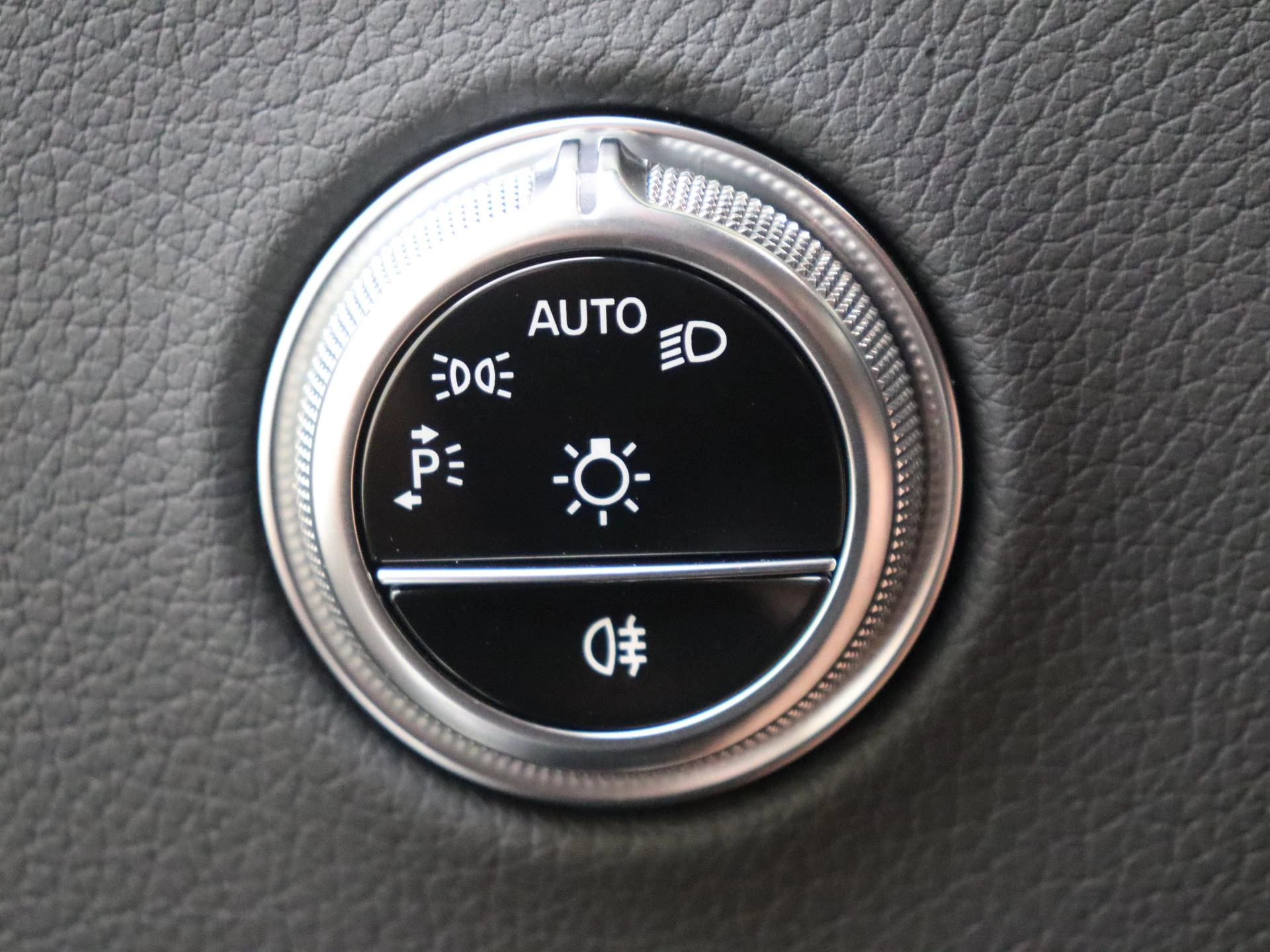 Mercedes-Benz-GLC-image-23