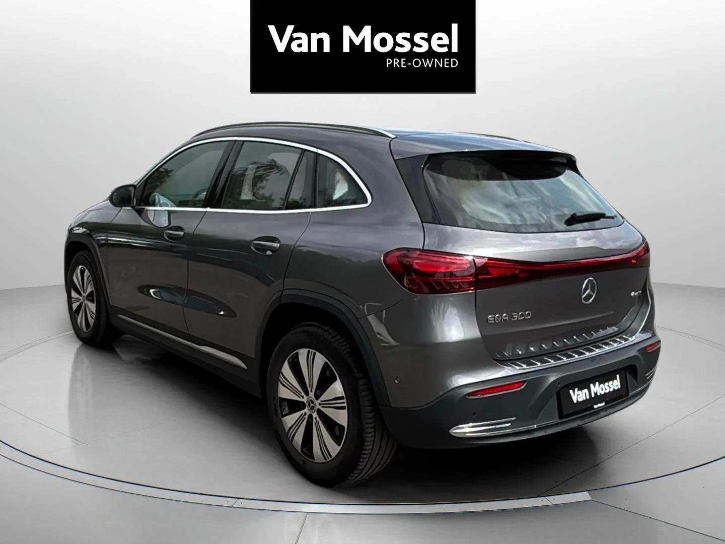 Mercedes-Benz-EQA-image-2