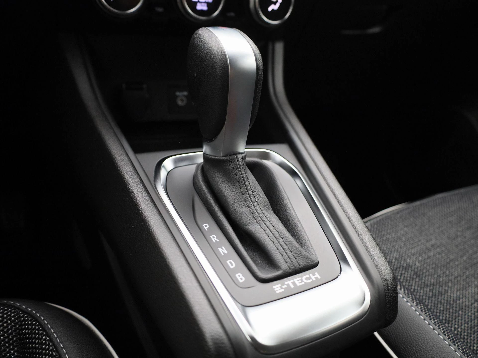 Renault Captur 1.6 E-Tech full hybrid 145 techno