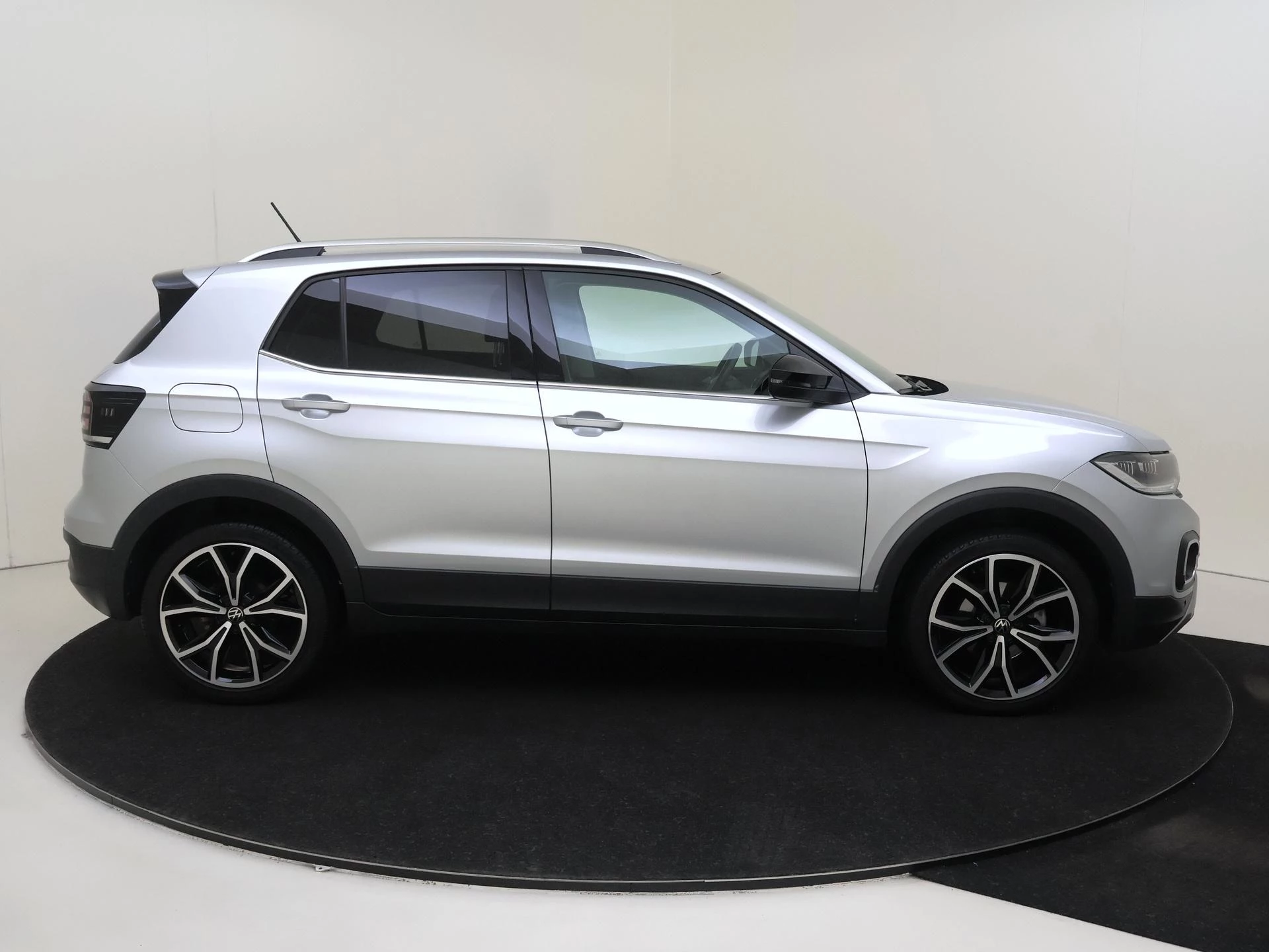 Volkswagen-T-Cross-image-8
