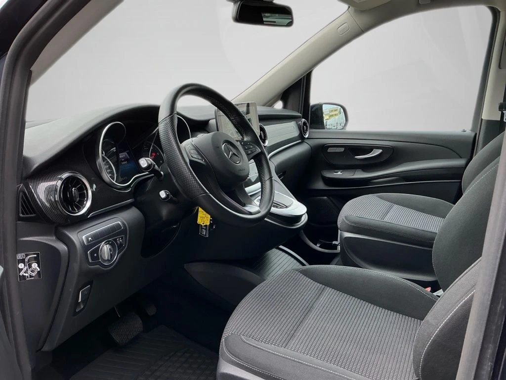 Mercedes-Benz-V-Klasse 300-image-10