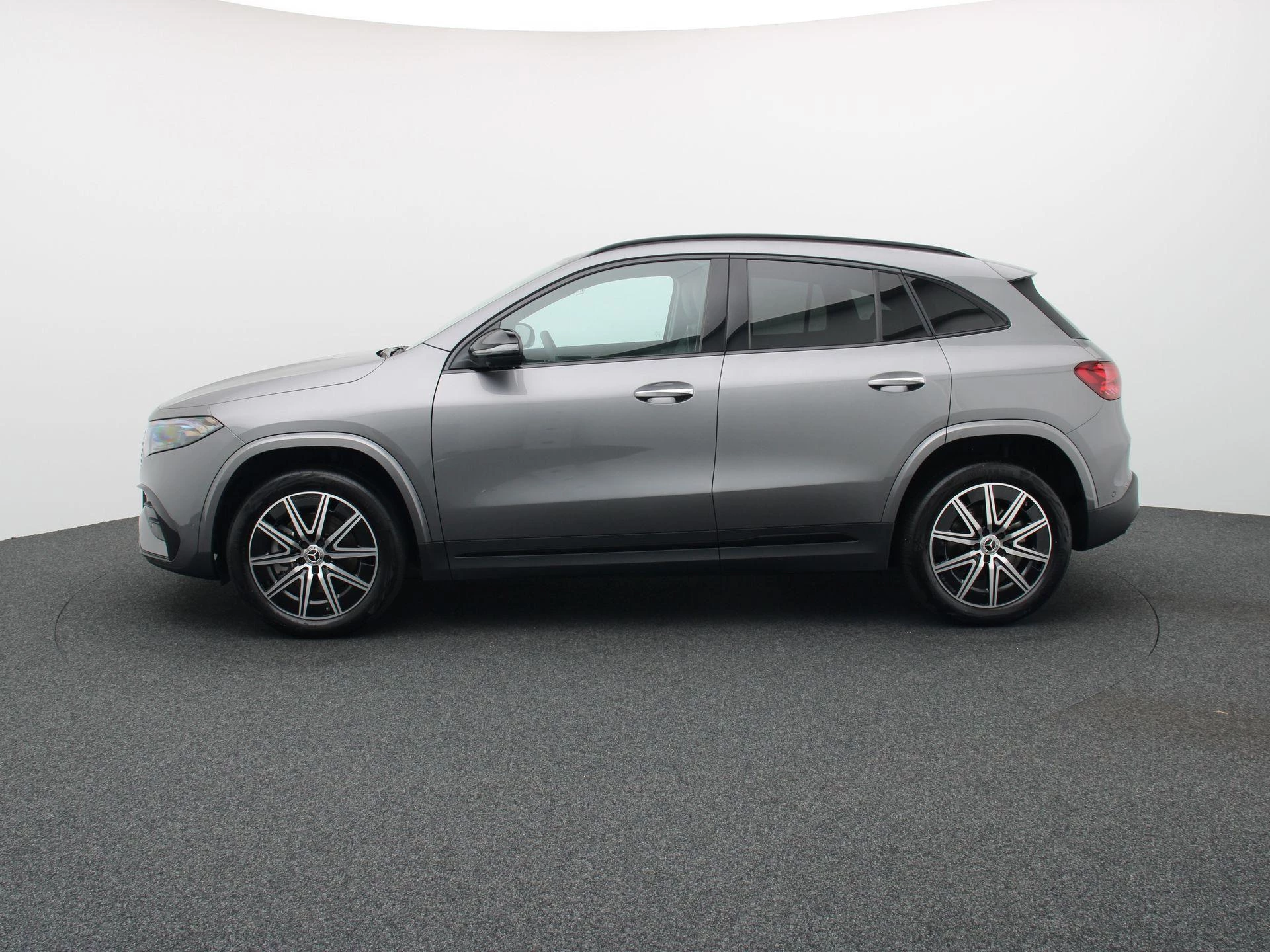 Mercedes-Benz EQA 250+ Star Edition + BURMESTER + PANO DAK + HEAD UP + CARPLAY +
