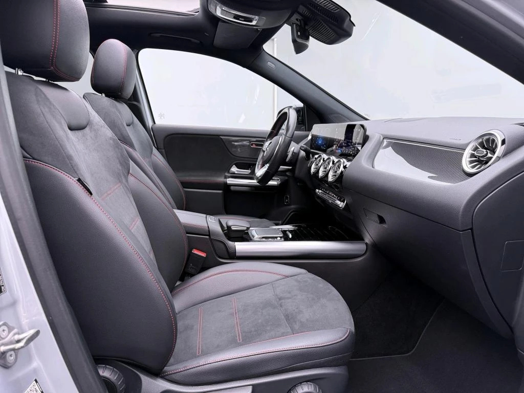 Mercedes-Benz-GLA-image-2