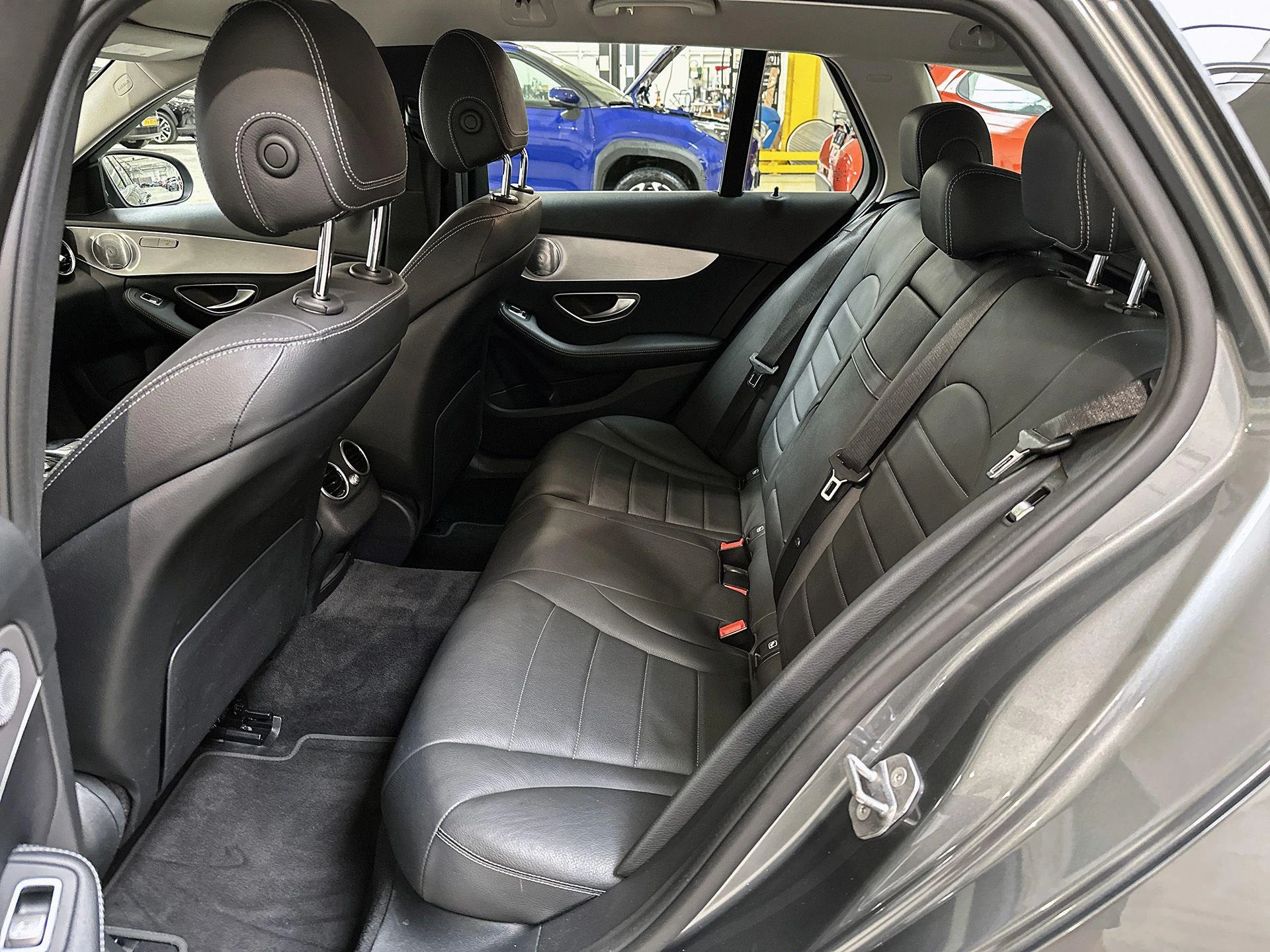 Mercedes-Benz-C-Klasse-image-9