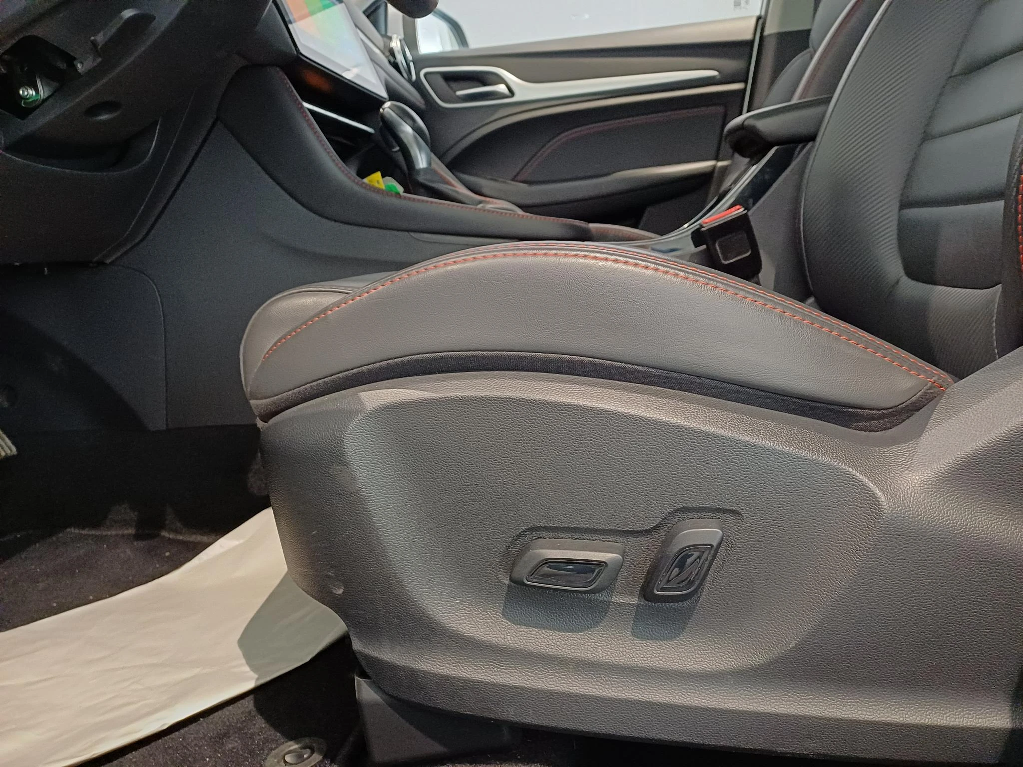 MG ZS Luxury