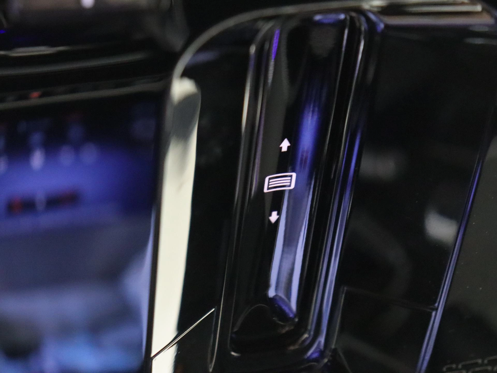 Mercedes-Benz-EQE-image-23