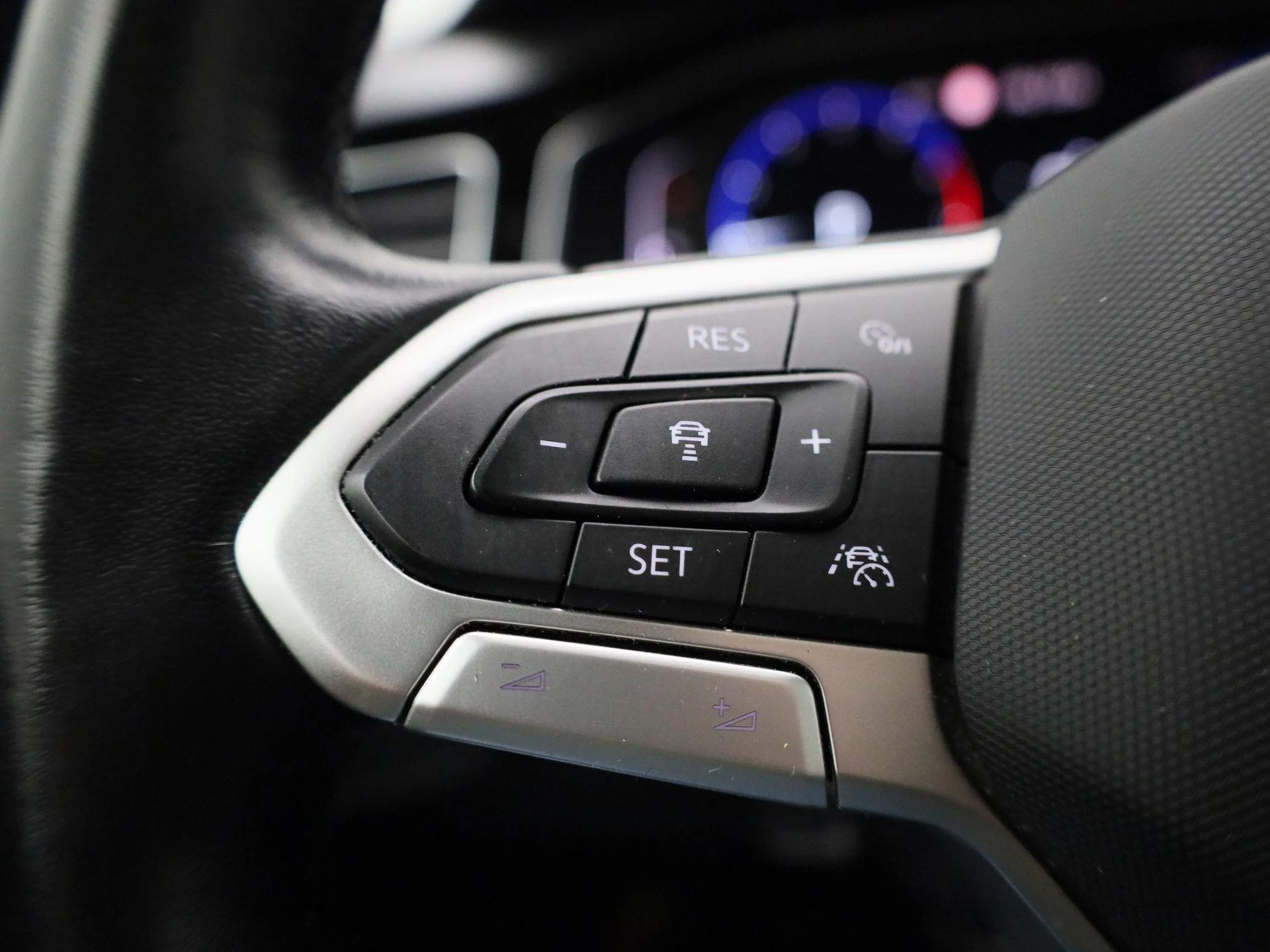 Volkswagen-Polo-image-19