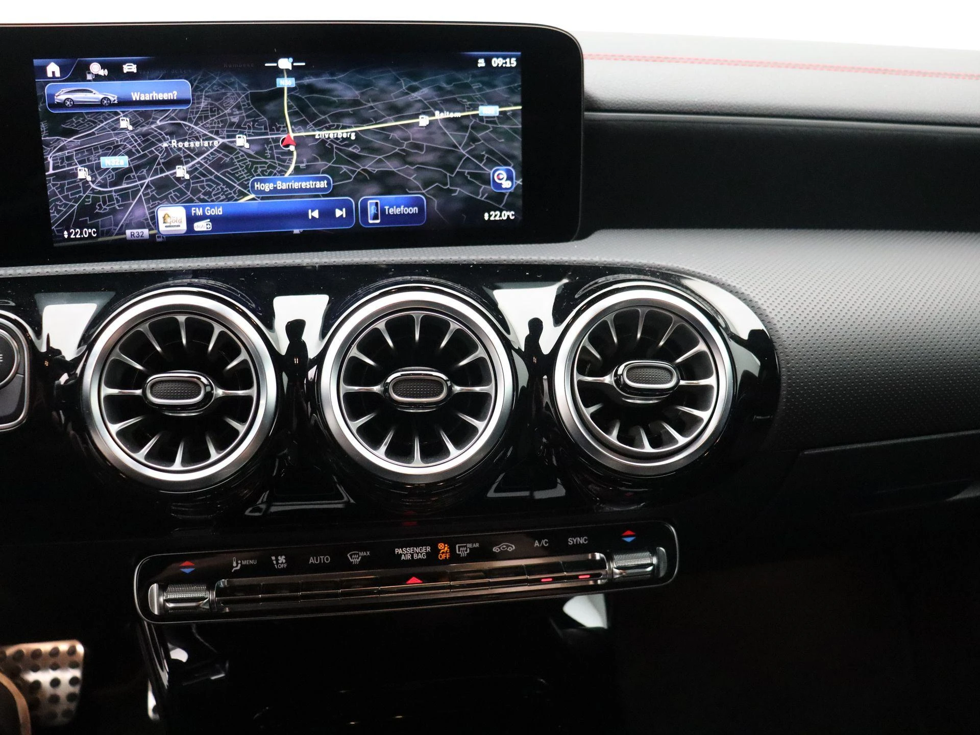 Mercedes-Benz-CLA-image-14