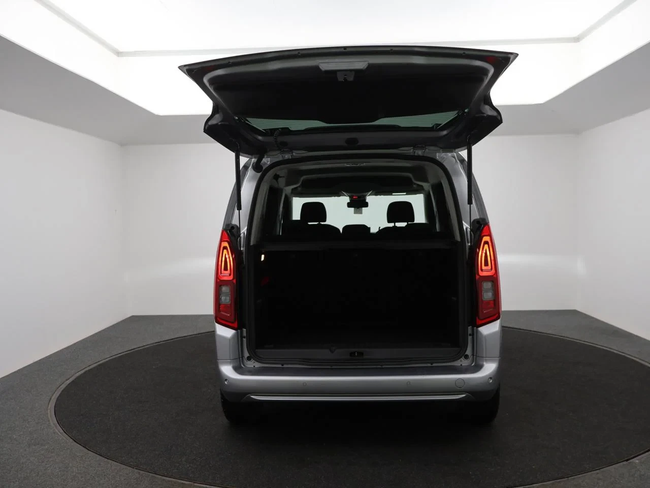 Opel-Combo Life-image-9