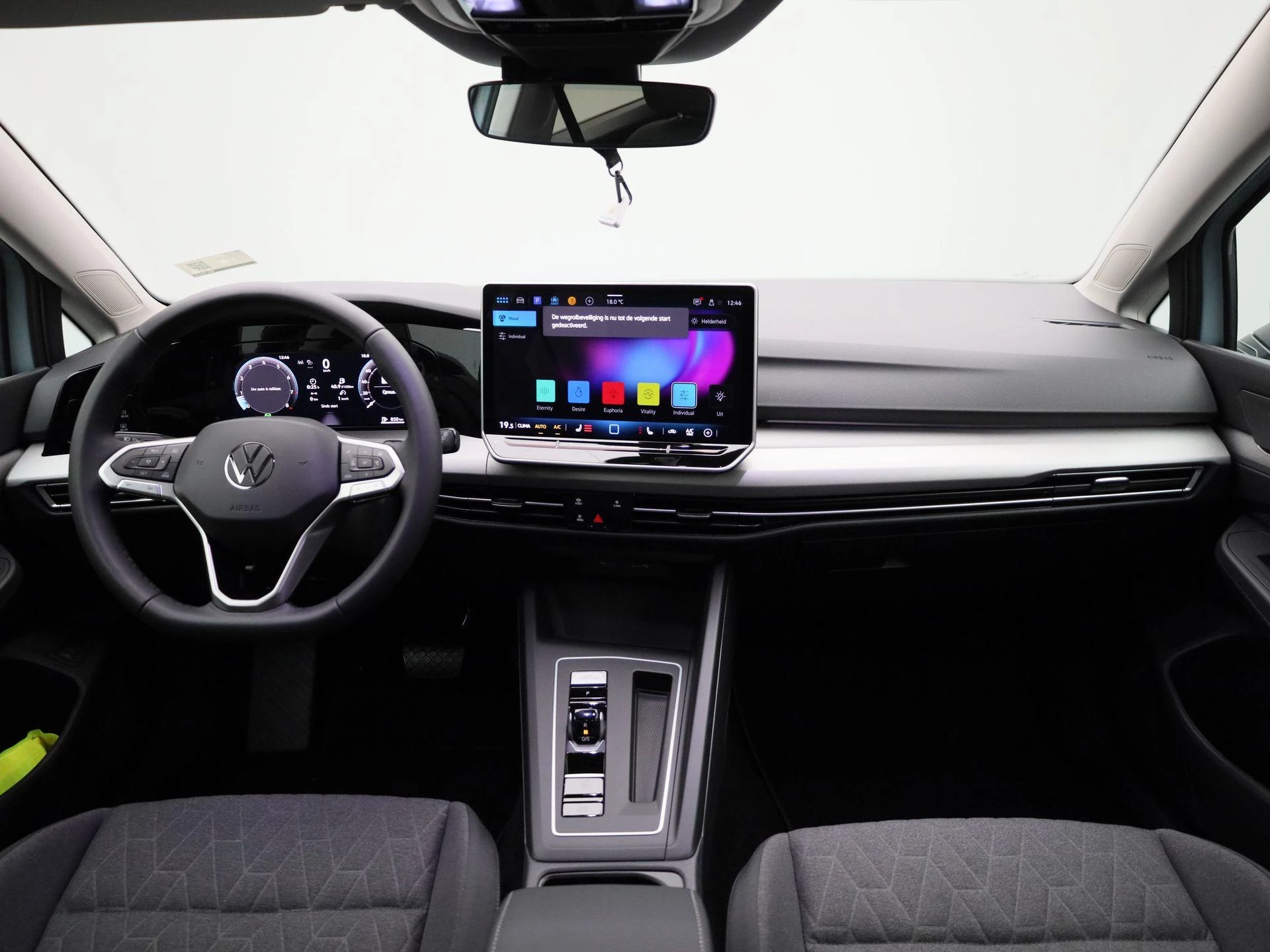 Volkswagen-Golf-image-35