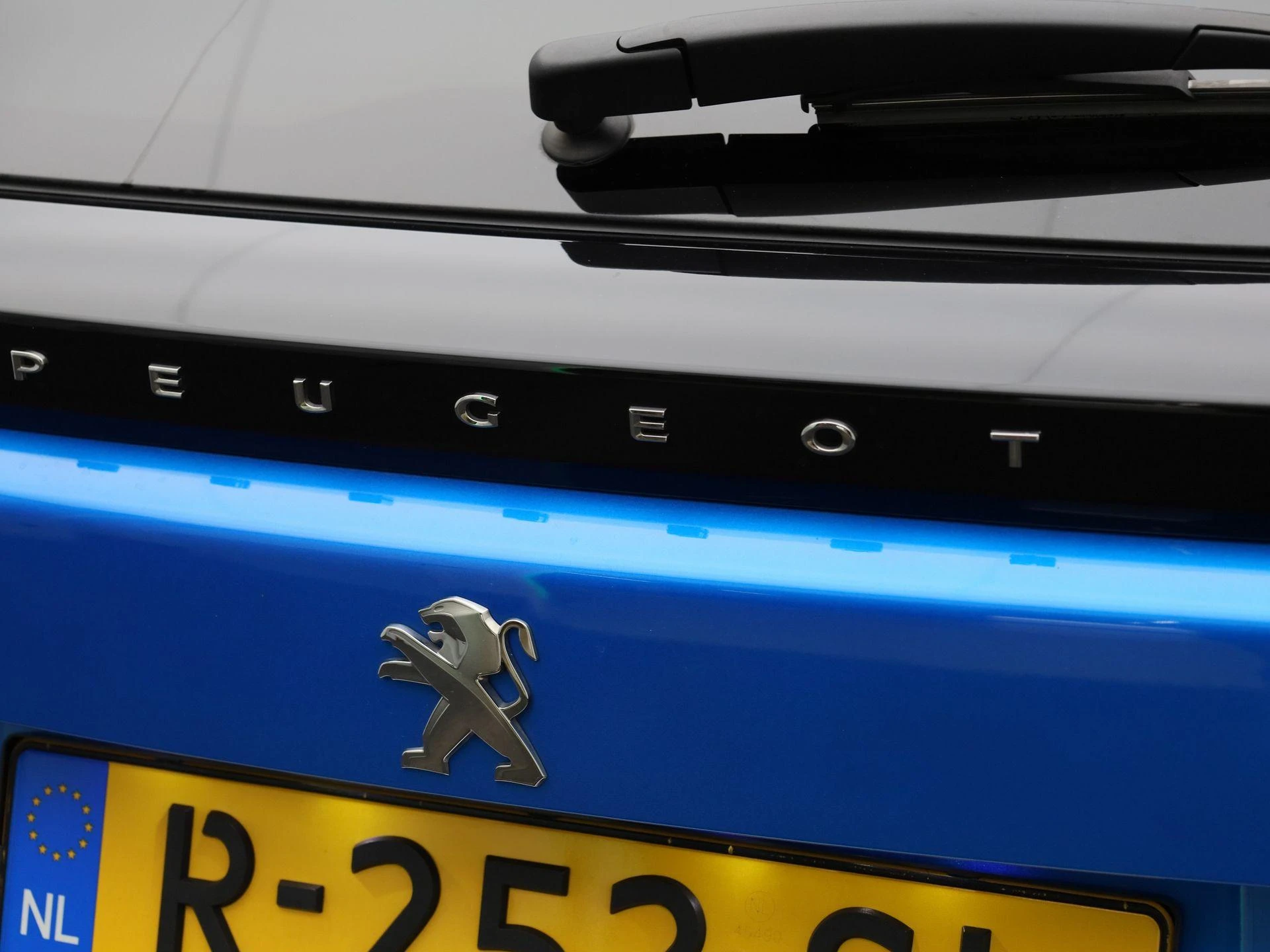 Peugeot-e-2008-image-38