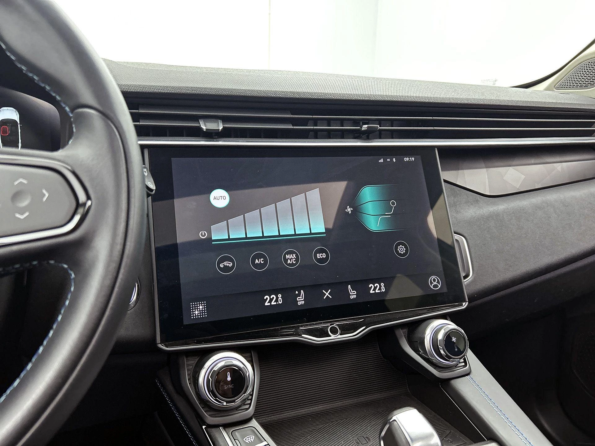 Lynk & Co-01-image-27