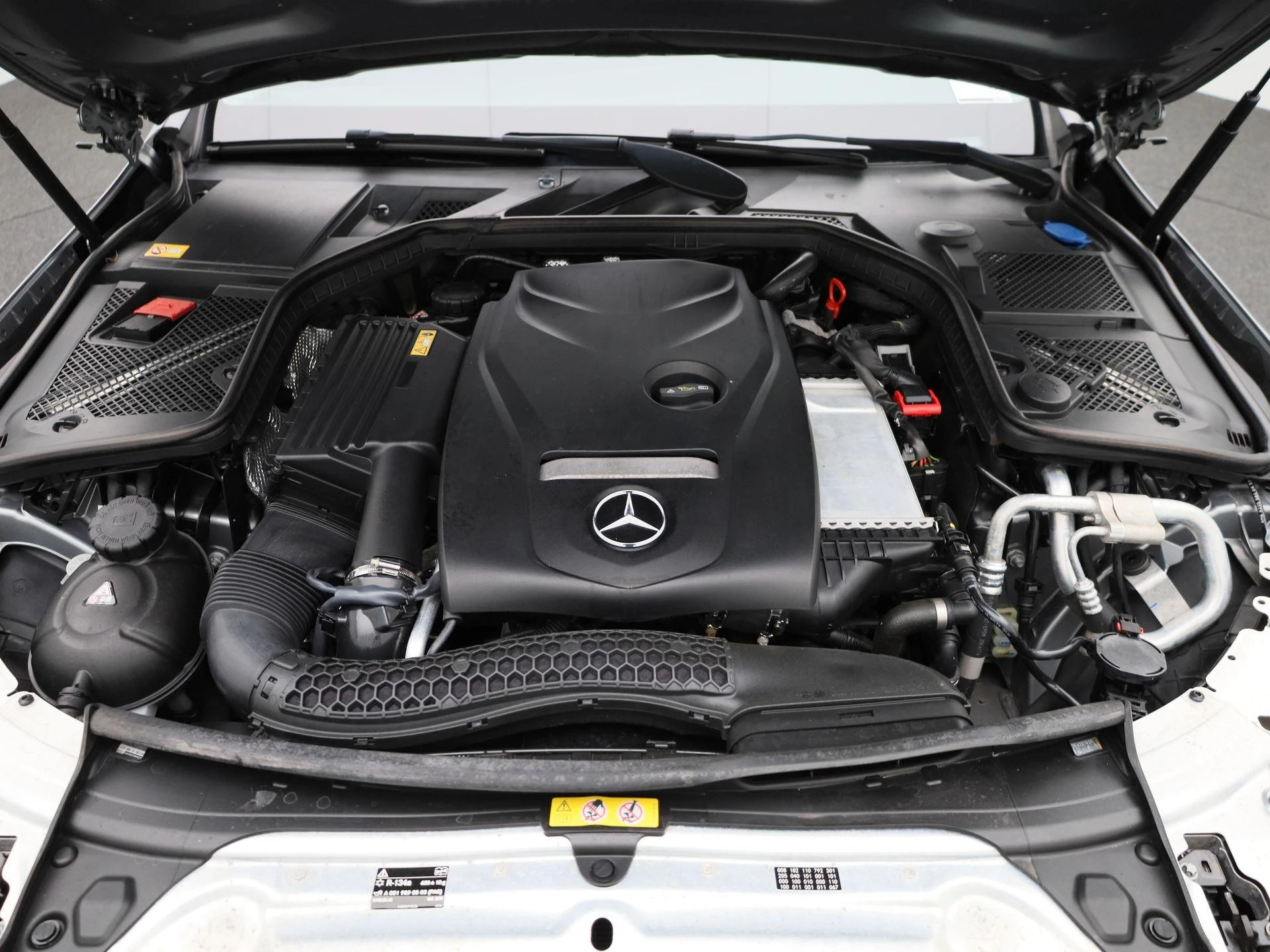 Mercedes-Benz-C-Klasse-image-40