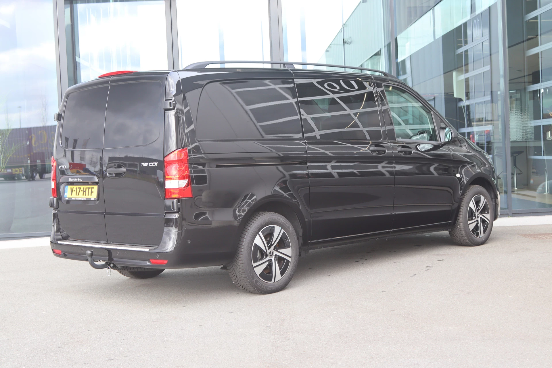 Mercedes-Benz-Vito-image-1