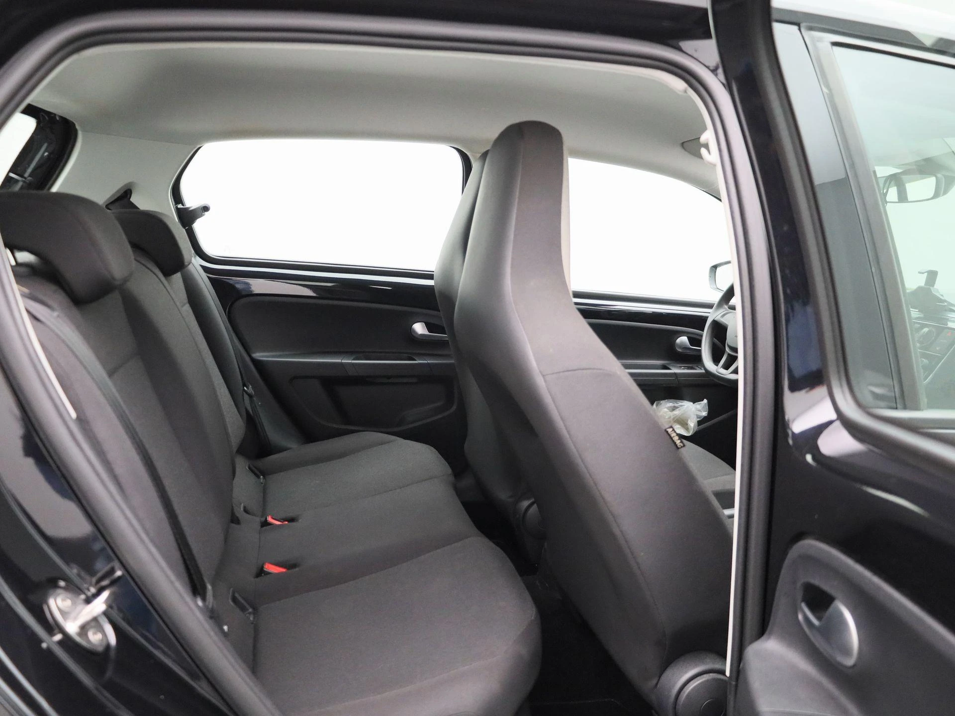 Volkswagen-up!-image-27