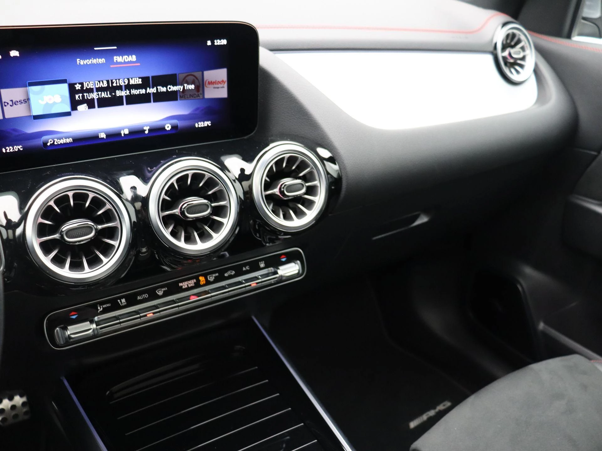 Mercedes-Benz EQA 250+ STAR EDITION + AMG + PANO DAK + BURMESTER + TREKHAAK + HEAD UP