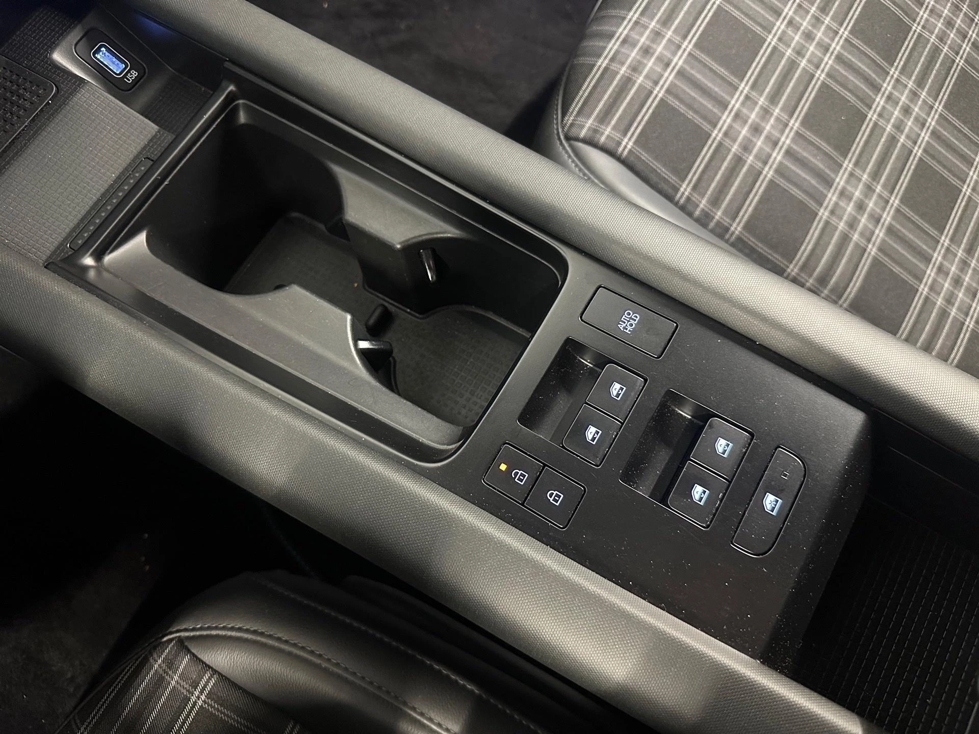 Hyundai-IONIQ 6-image-8