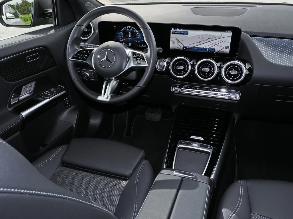 Mercedes-Benz-GLA 200 d-image-9
